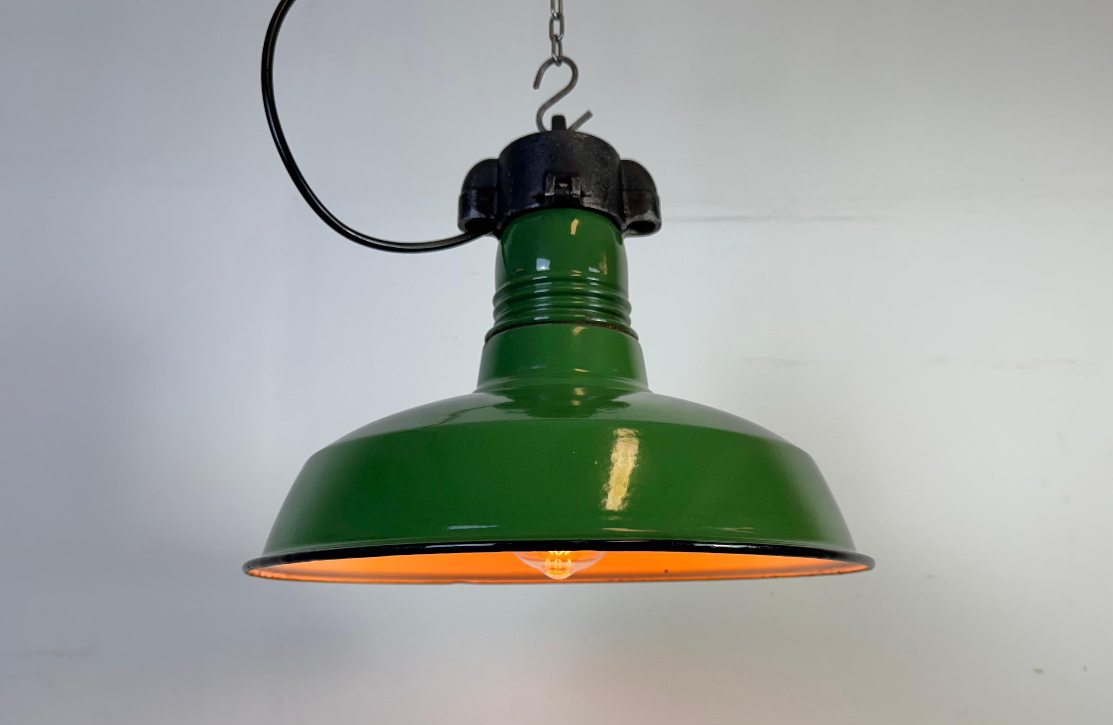 Industrial Green Enamel Factory Pendant Lamp, 1960s For Sale 4