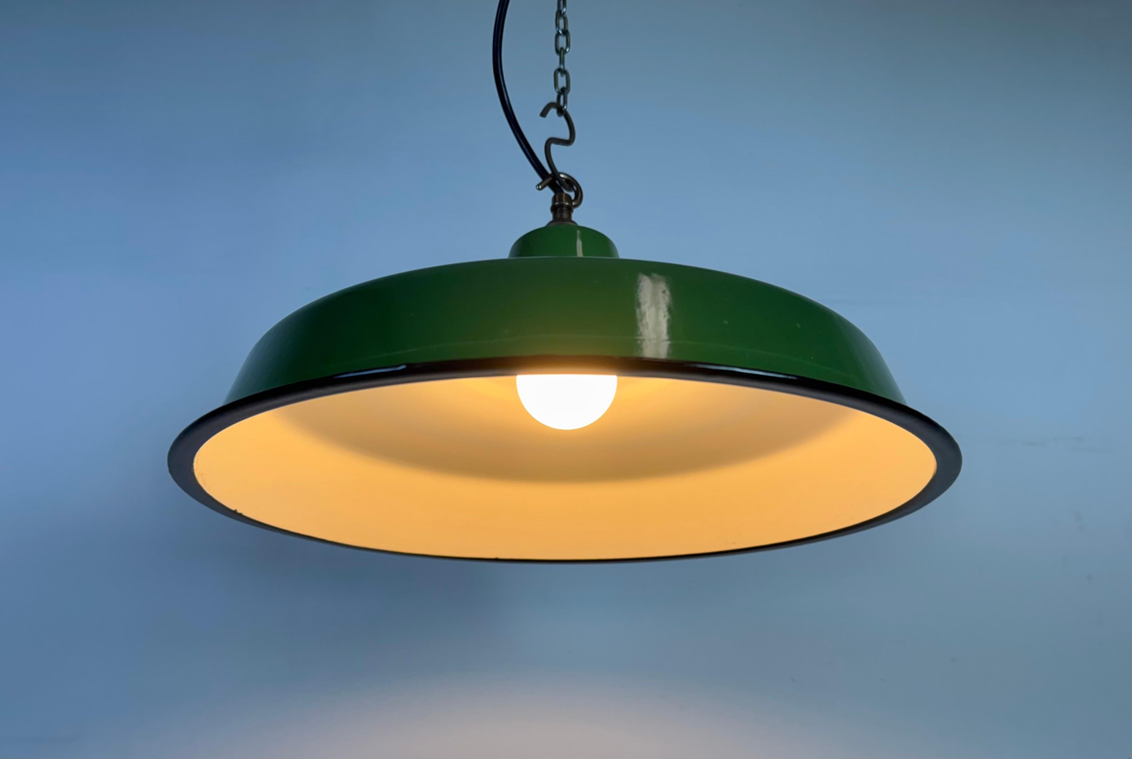 Lampada a sospensione industriale Greene & Greene Factory, anni '60 in vendita 3