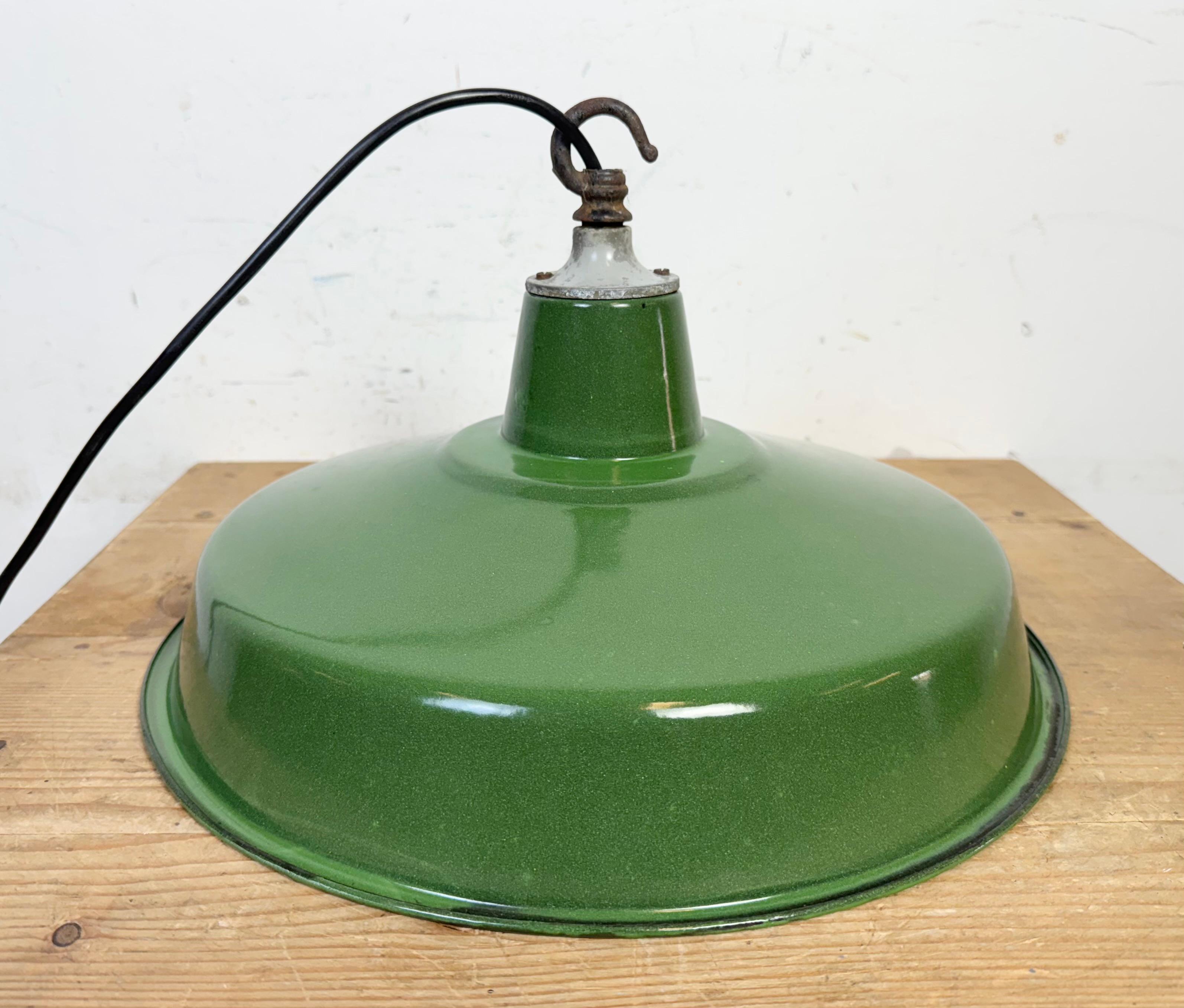 Lampada a sospensione industriale Greene & Greene Factory, anni '60 in vendita 5