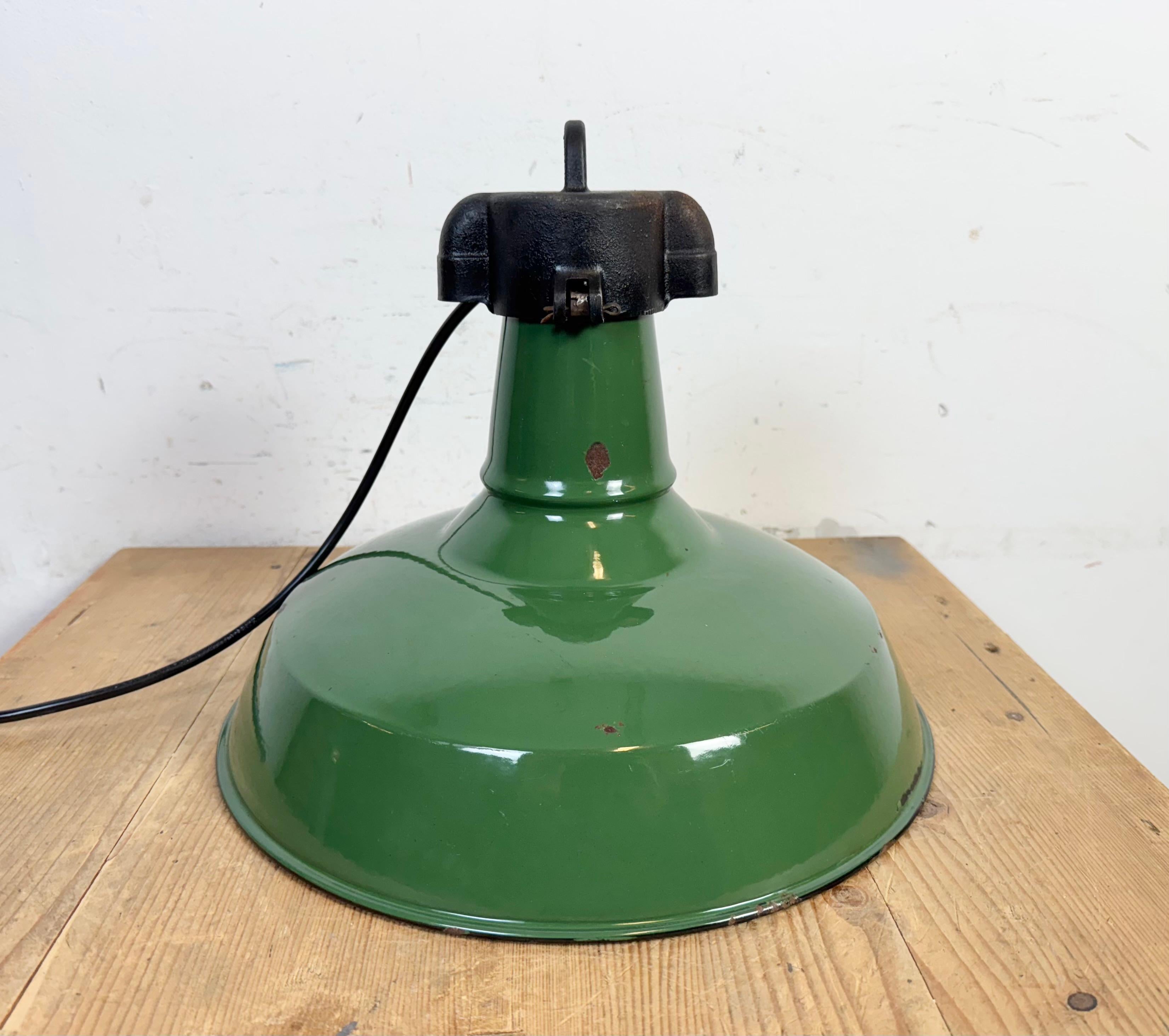 Lampada a sospensione industriale Greene & Greene Factory, anni '60 in vendita 6