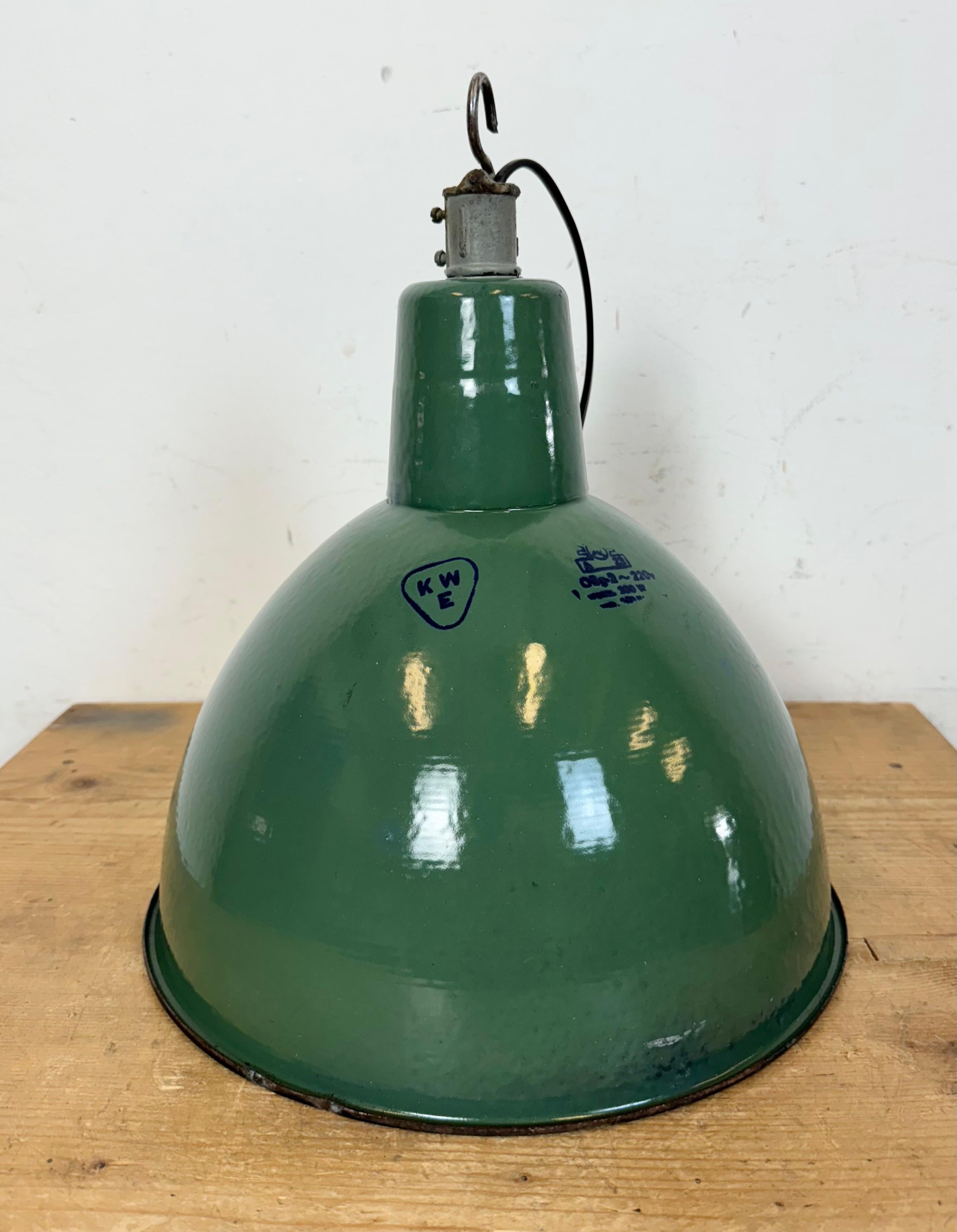 Industrielle grüne Emaille-Fabrik-Hängelampe, 1960er Jahre im Angebot 10