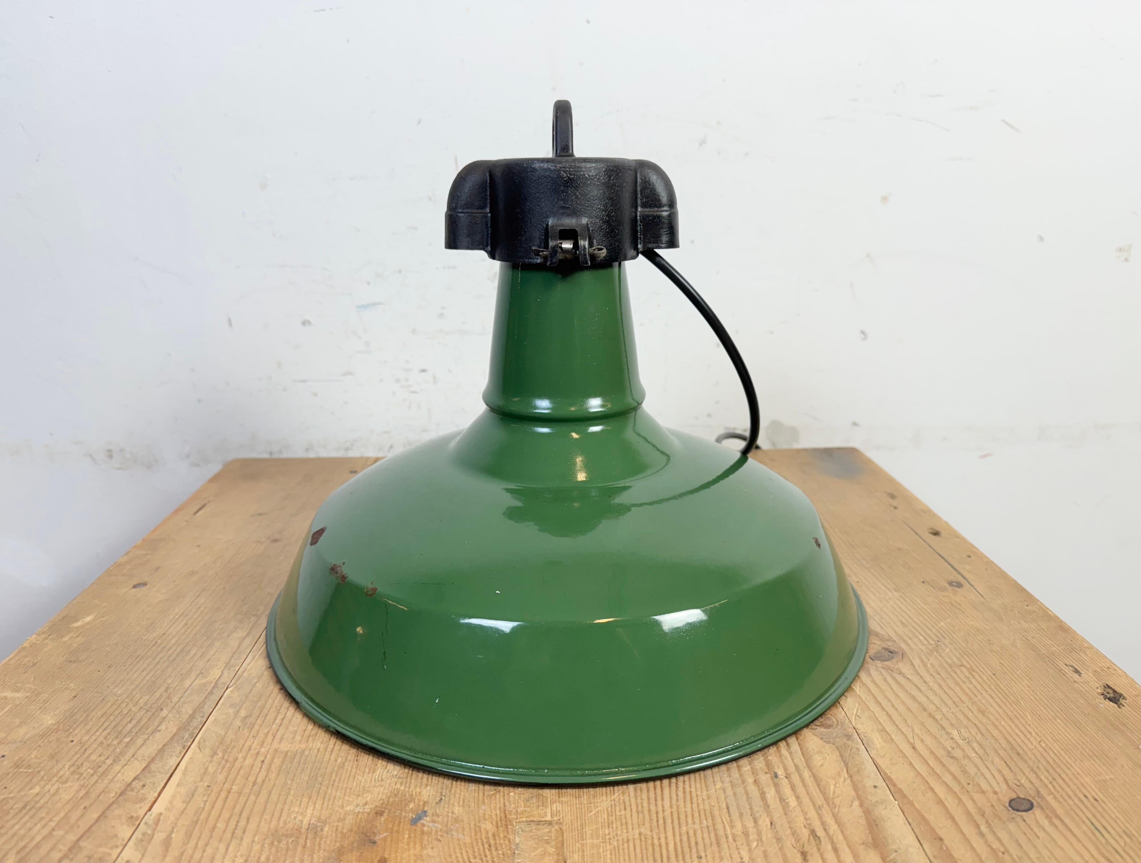 Lampada a sospensione industriale Greene & Greene Factory, anni '60 in vendita 8