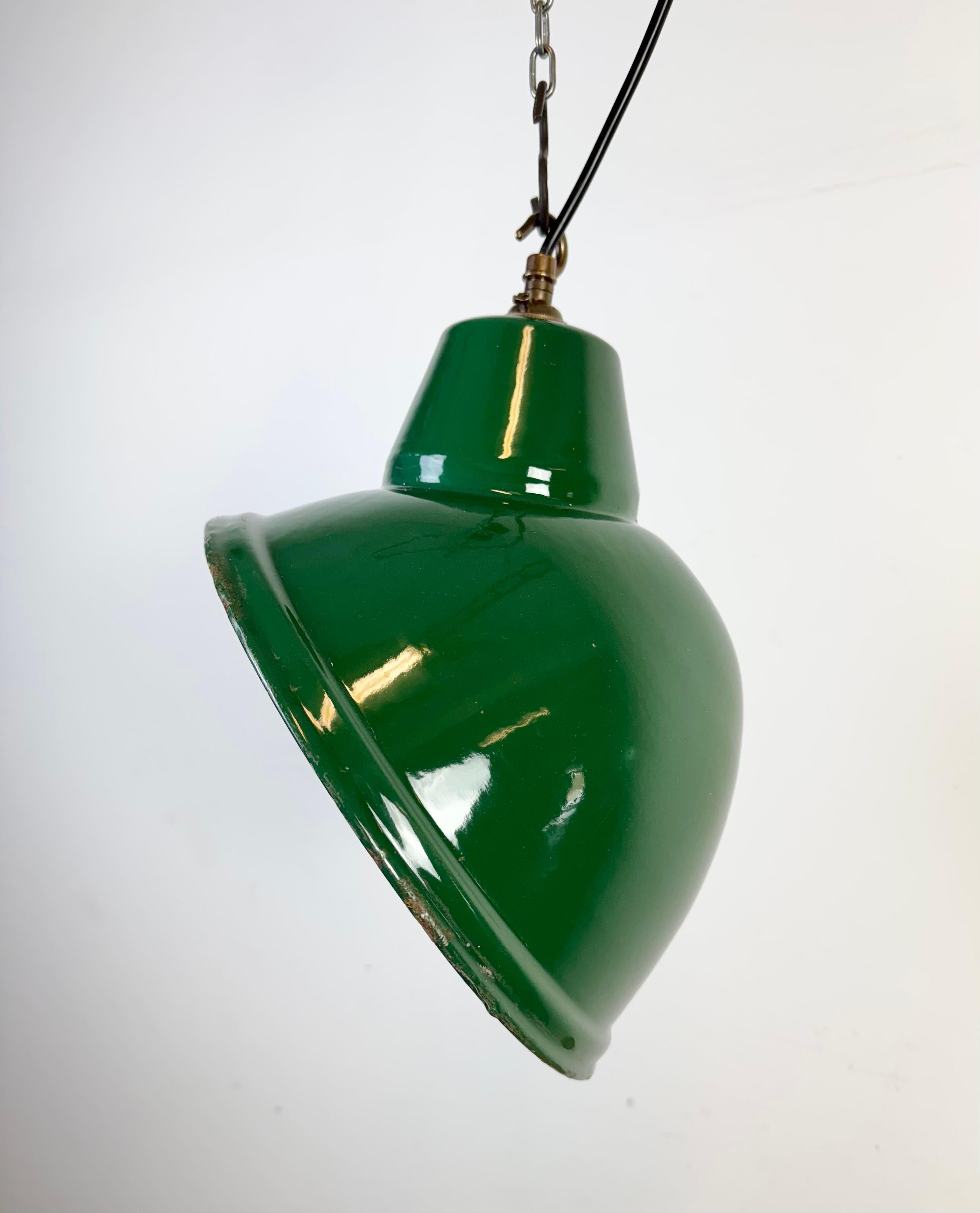 Britannico Lampada a sospensione industriale britannica a smalto verde, anni '60 in vendita