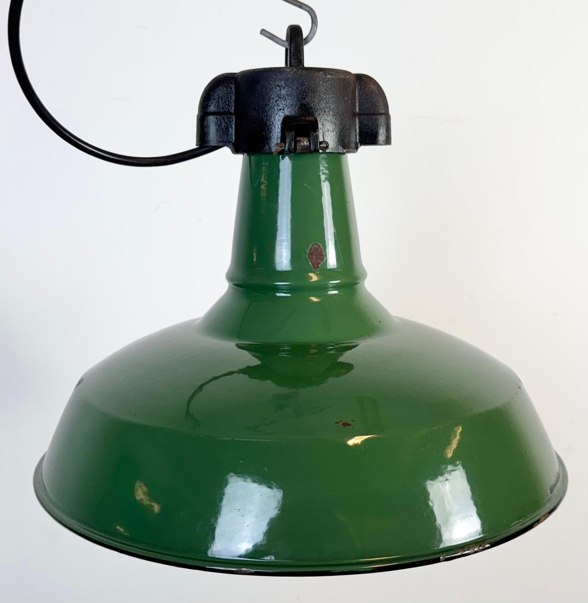 Lampada a sospensione industriale Greene & Greene Factory, anni '60 In condizioni buone in vendita a Kojetice, CZ