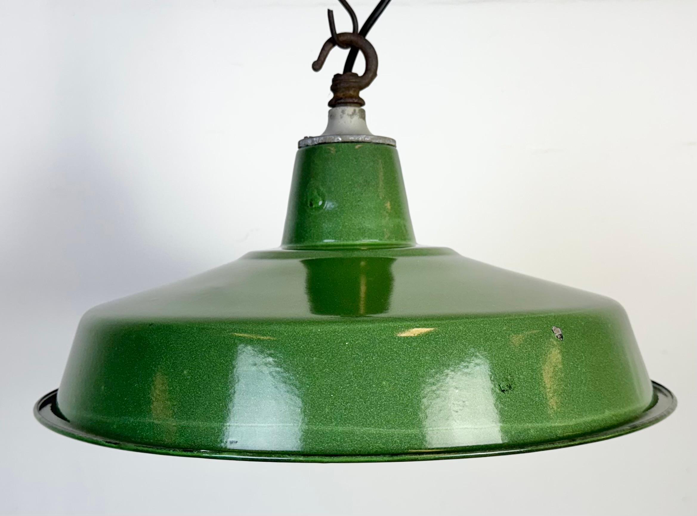 Lampada a sospensione industriale Greene & Greene Factory, anni '60 In condizioni buone in vendita a Kojetice, CZ