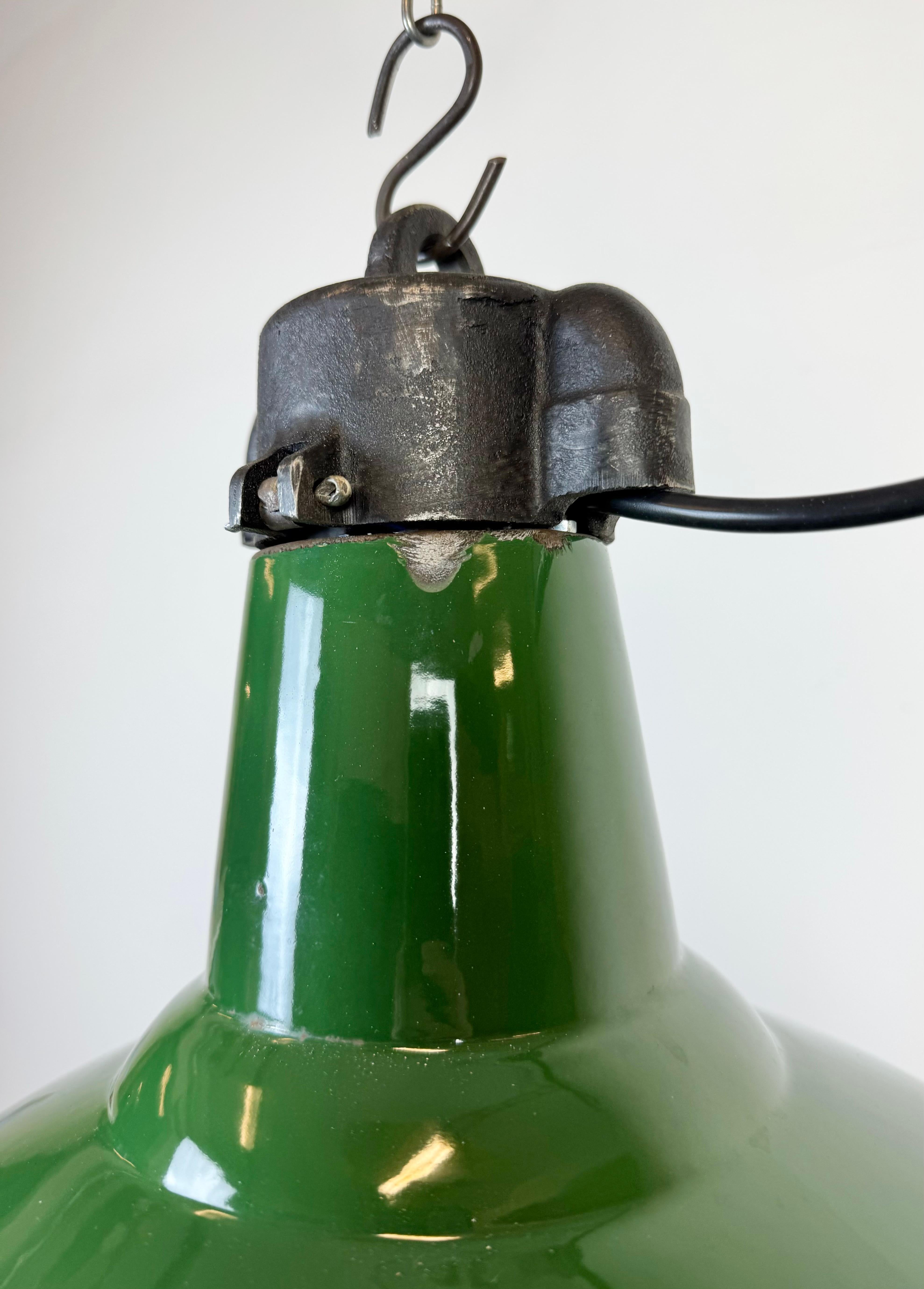 Smalto Lampada a sospensione industriale Greene & Greene Factory, anni '60 in vendita