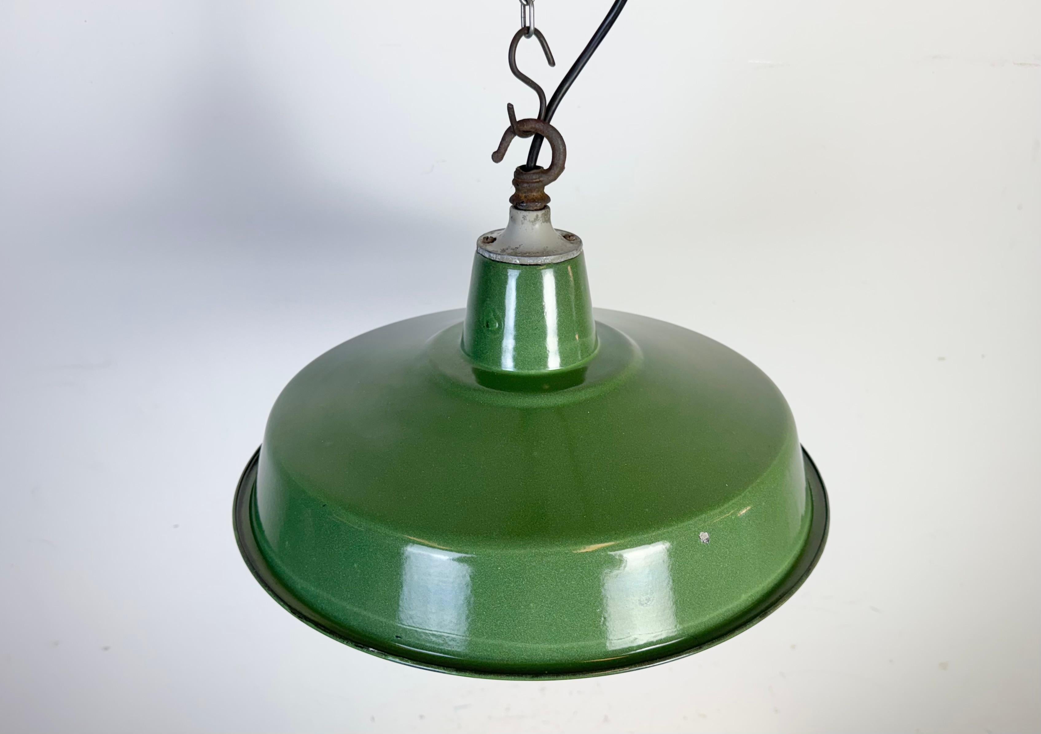 Smalto Lampada a sospensione industriale Greene & Greene Factory, anni '60 in vendita