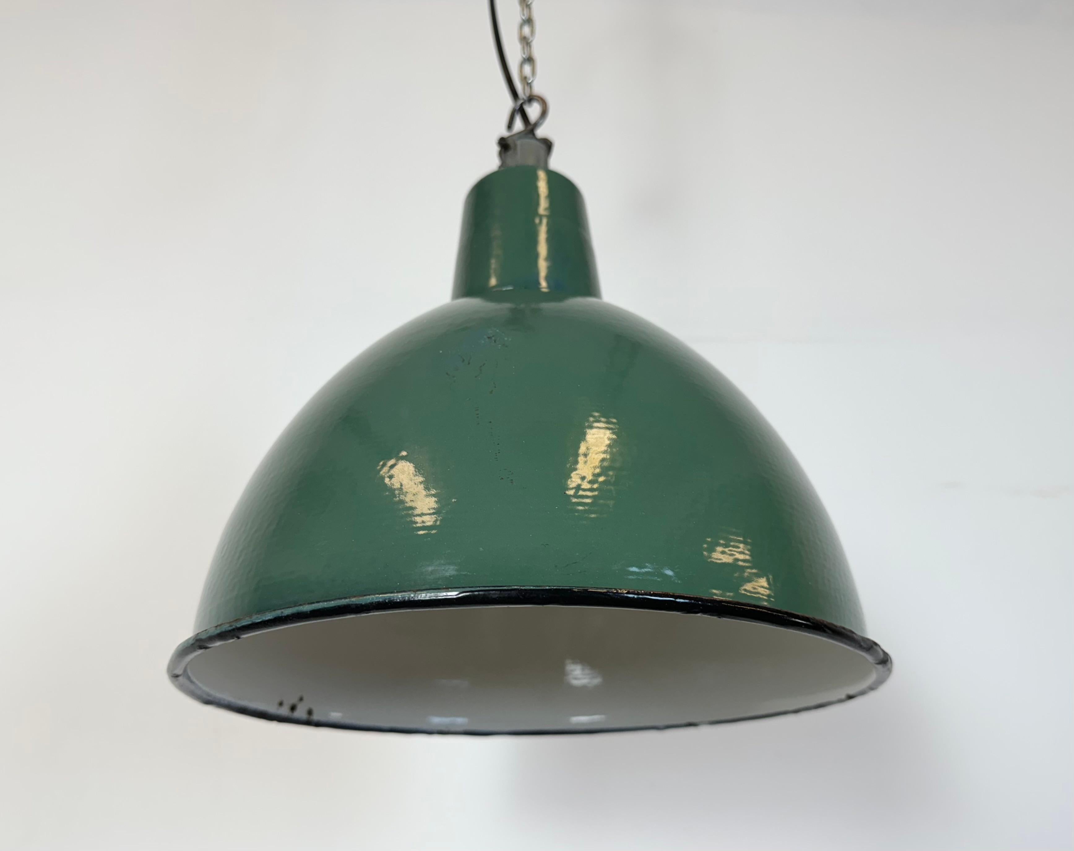 Industrielle grüne Emaille-Fabrik-Hängelampe, 1960er Jahre im Angebot 3