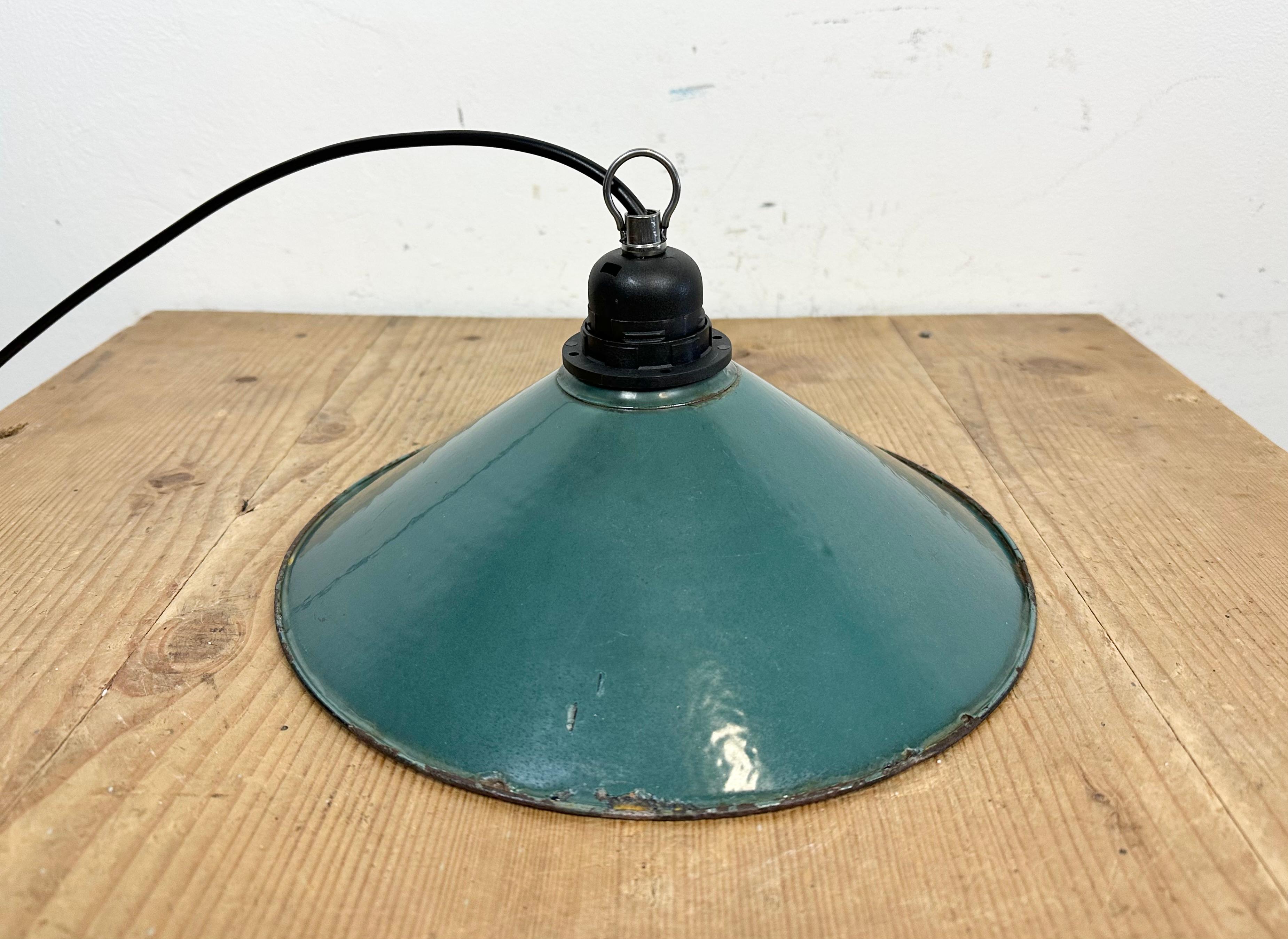 Industrial Green Enamel Factory Pendant Lamp, 1960s For Sale 4