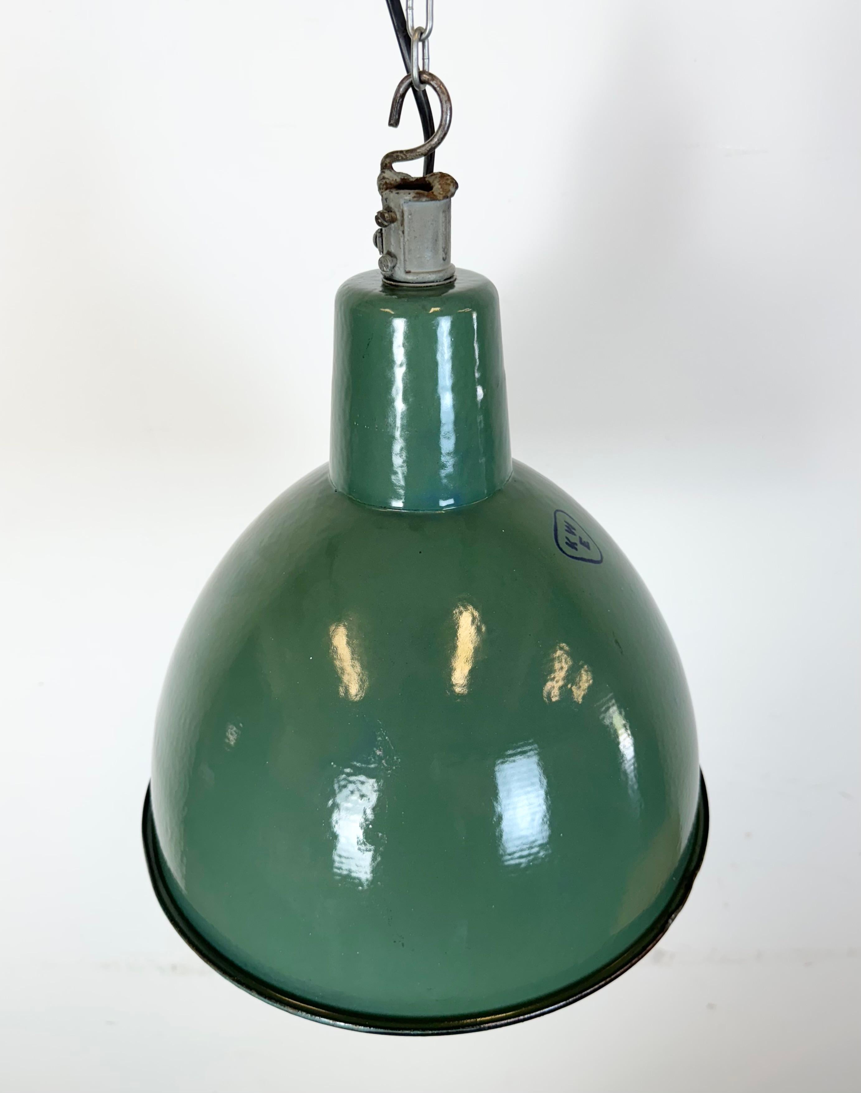 Industrielle grüne Emaille-Fabrik-Hängelampe, 1960er Jahre im Angebot 4