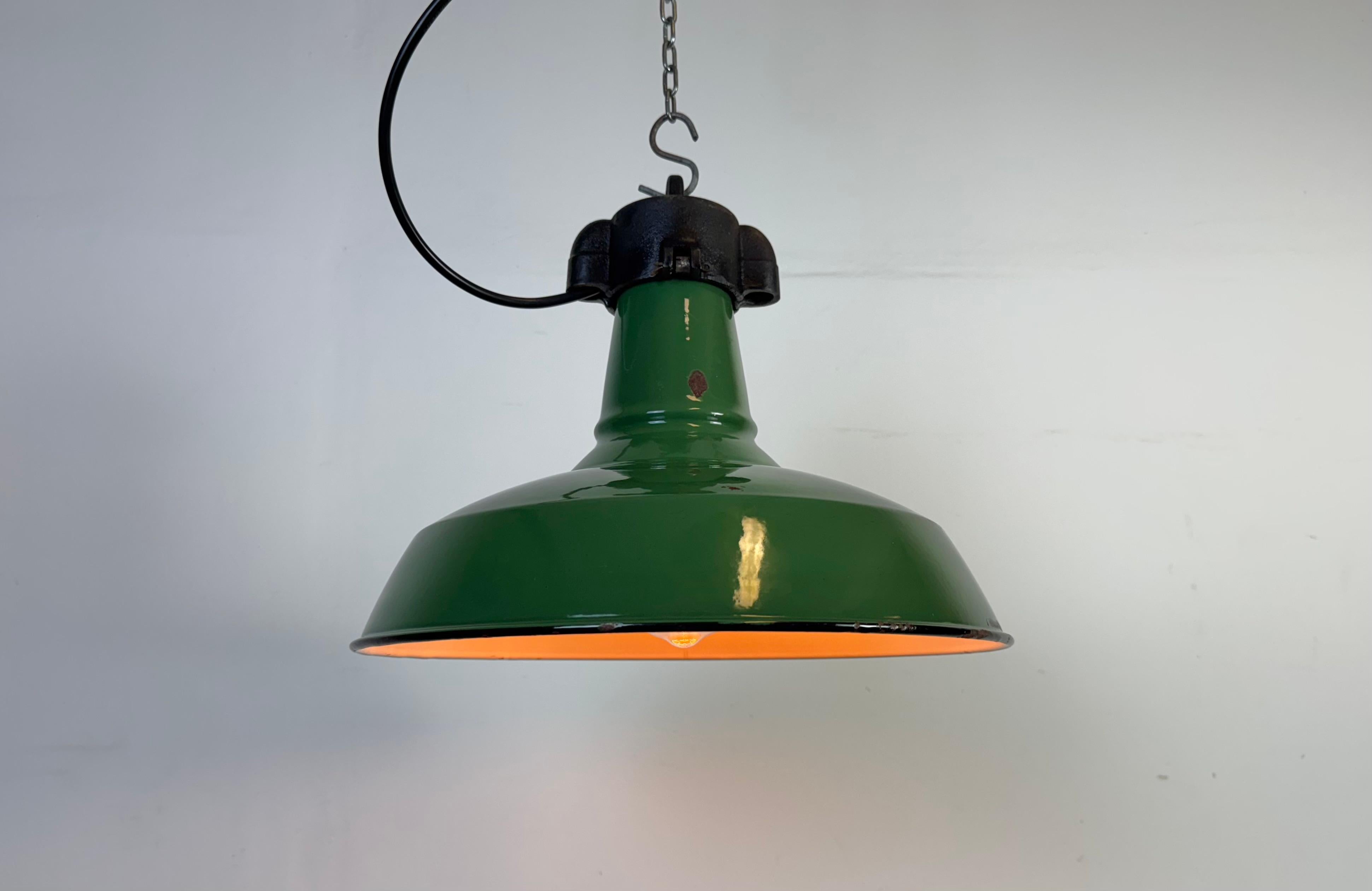 Lampada a sospensione industriale Greene & Greene Factory, anni '60 in vendita 2