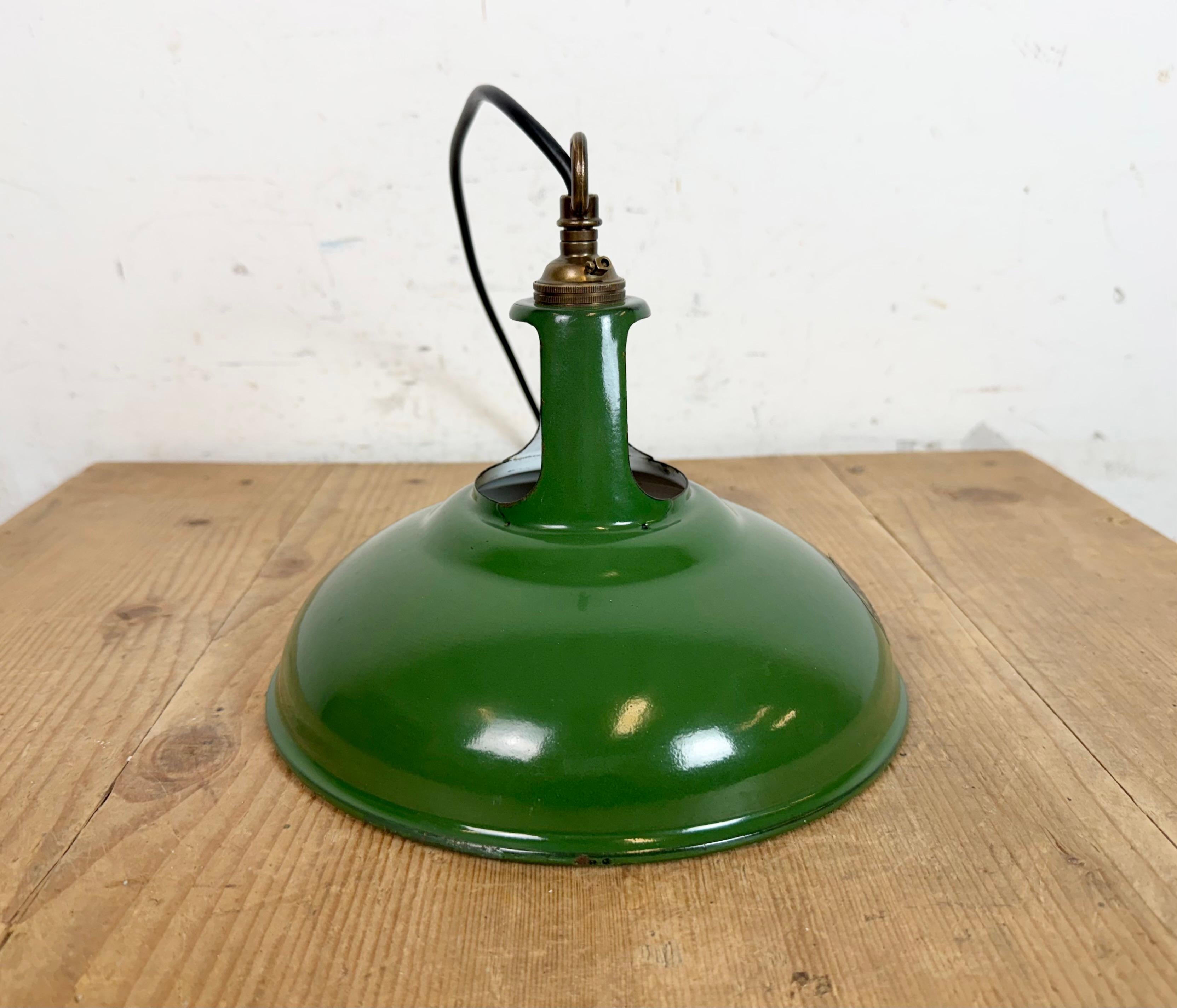 Industrielle grüne Emaille-Fabrik-Pendelleuchte von Coolicon, 1950er Jahre im Angebot 5