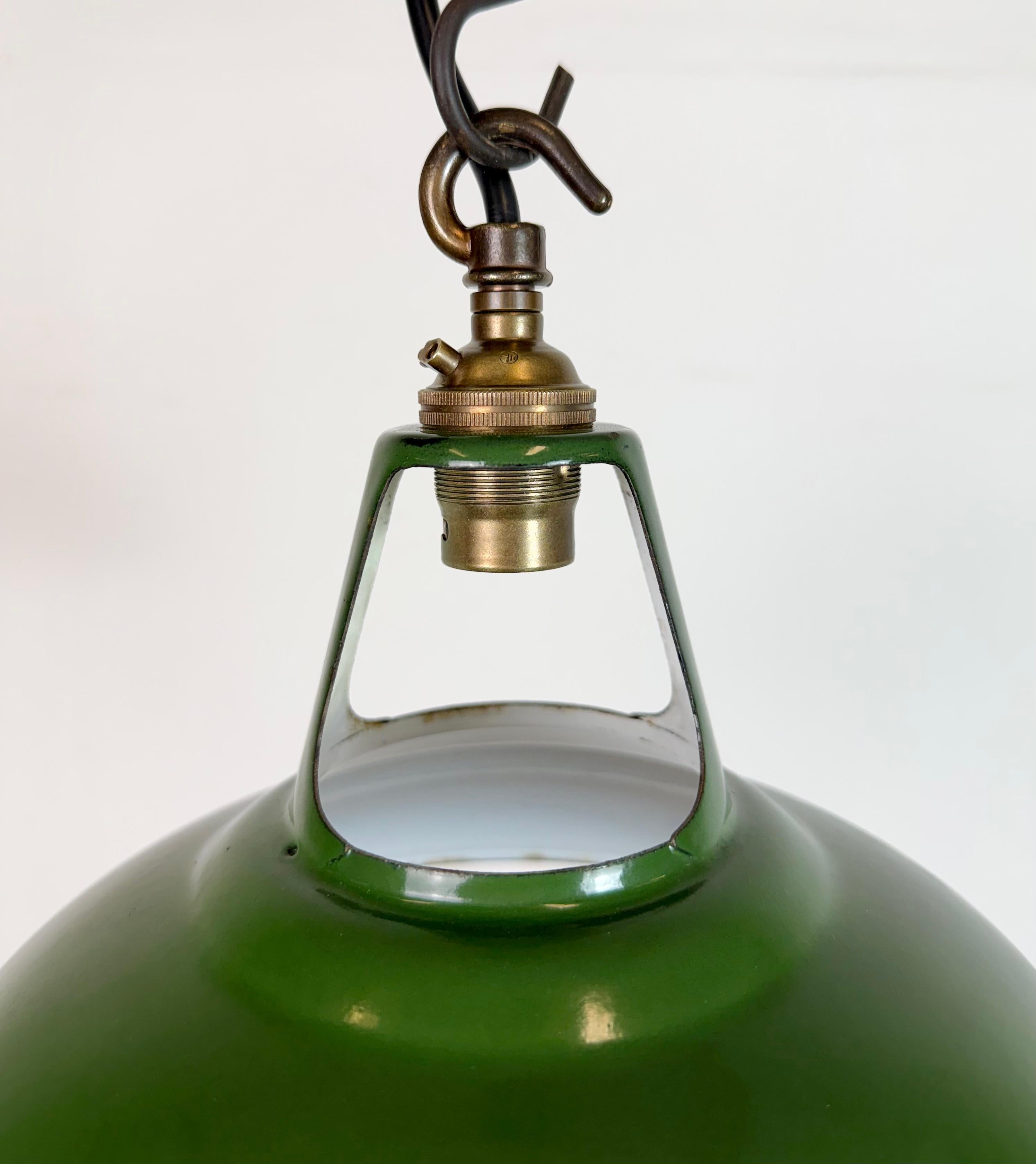 Industrielle grüne Emaille-Fabrik-Pendelleuchte von Coolicon, 1950er Jahre im Zustand „Gut“ im Angebot in Kojetice, CZ
