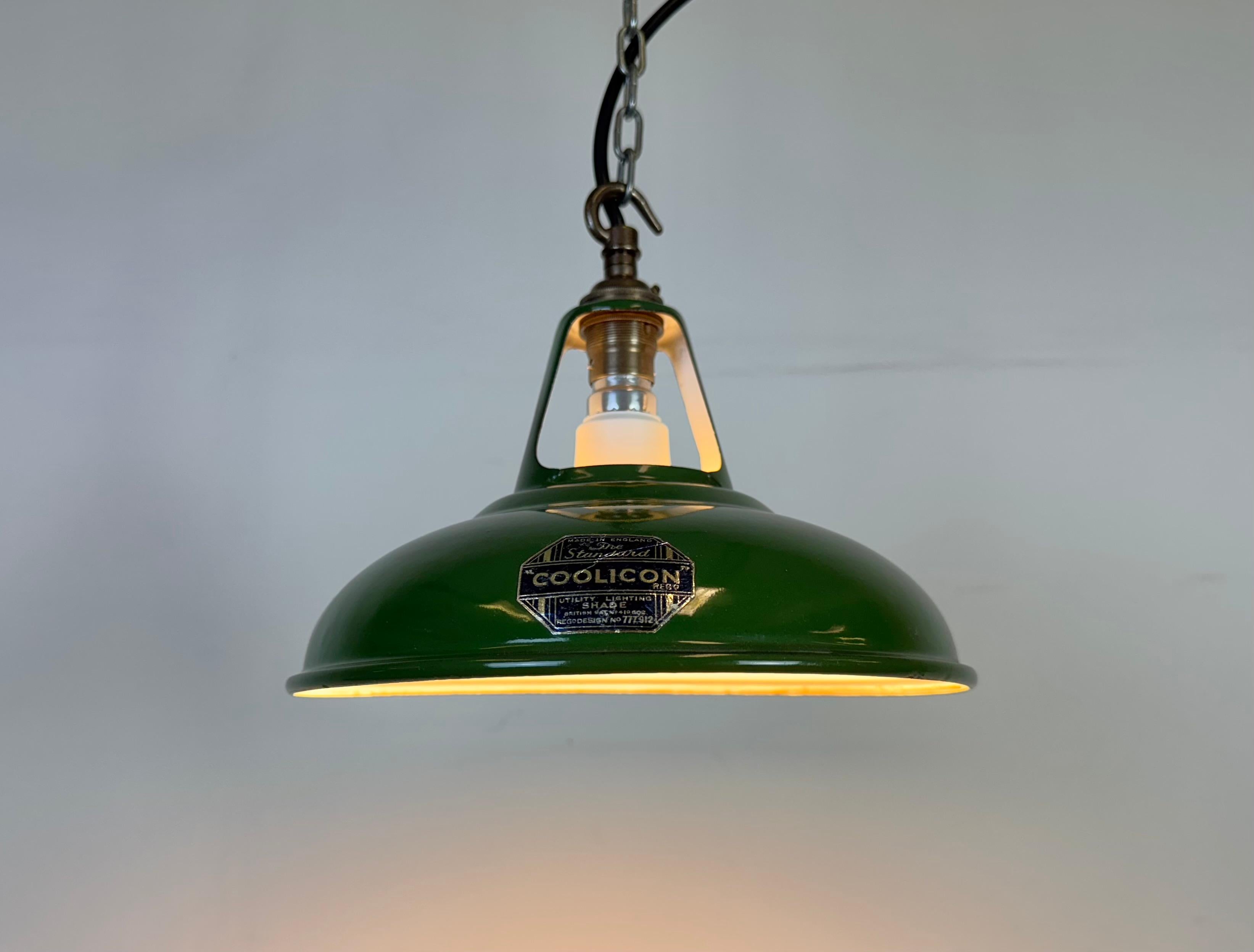 Ottone Lampada a sospensione industriale Greene & Greene Factory di Coolicon, anni '50 in vendita