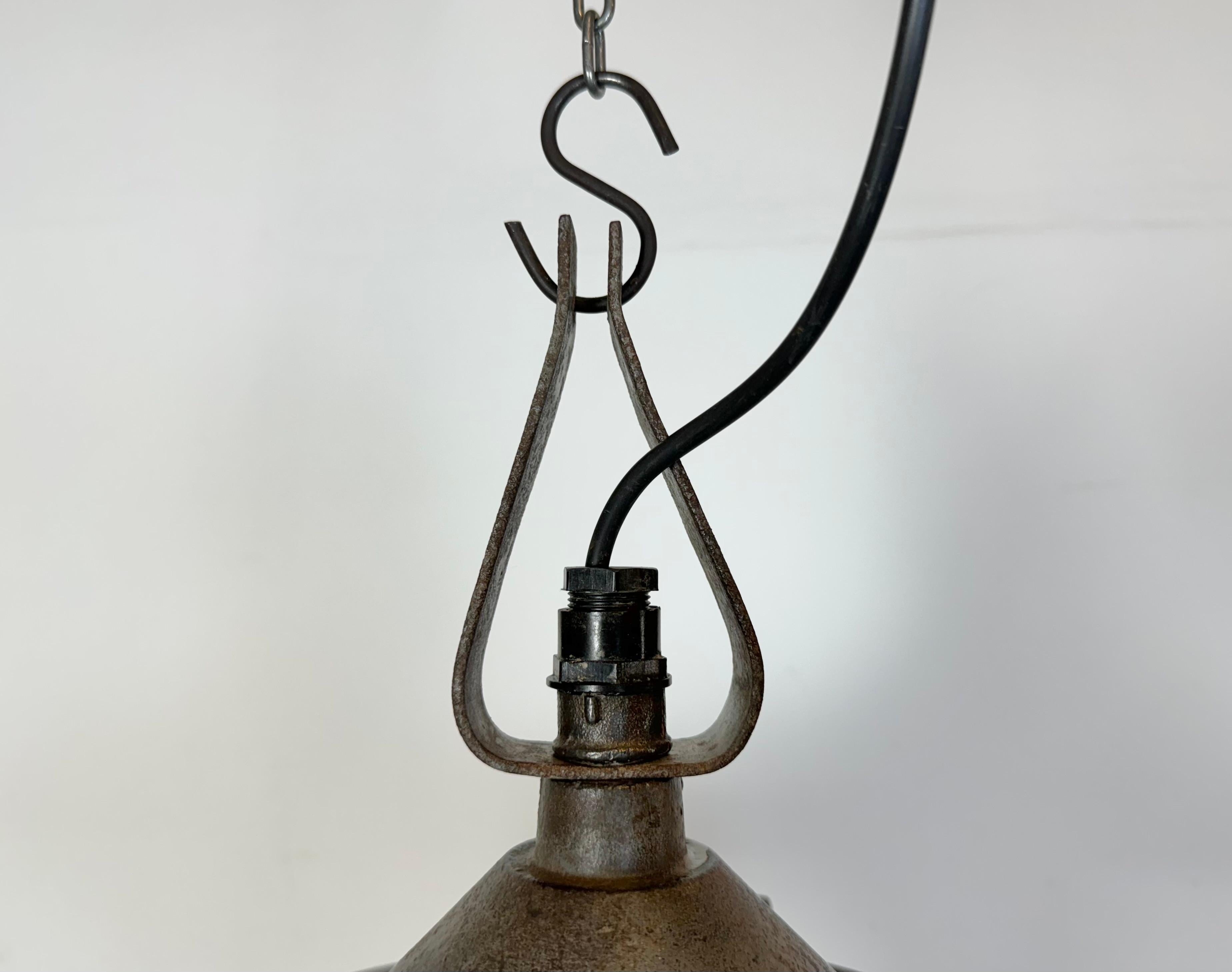 Industrial Green Enamel Factory Pendant Lamp in Cast Iron, 1960s For Sale 2