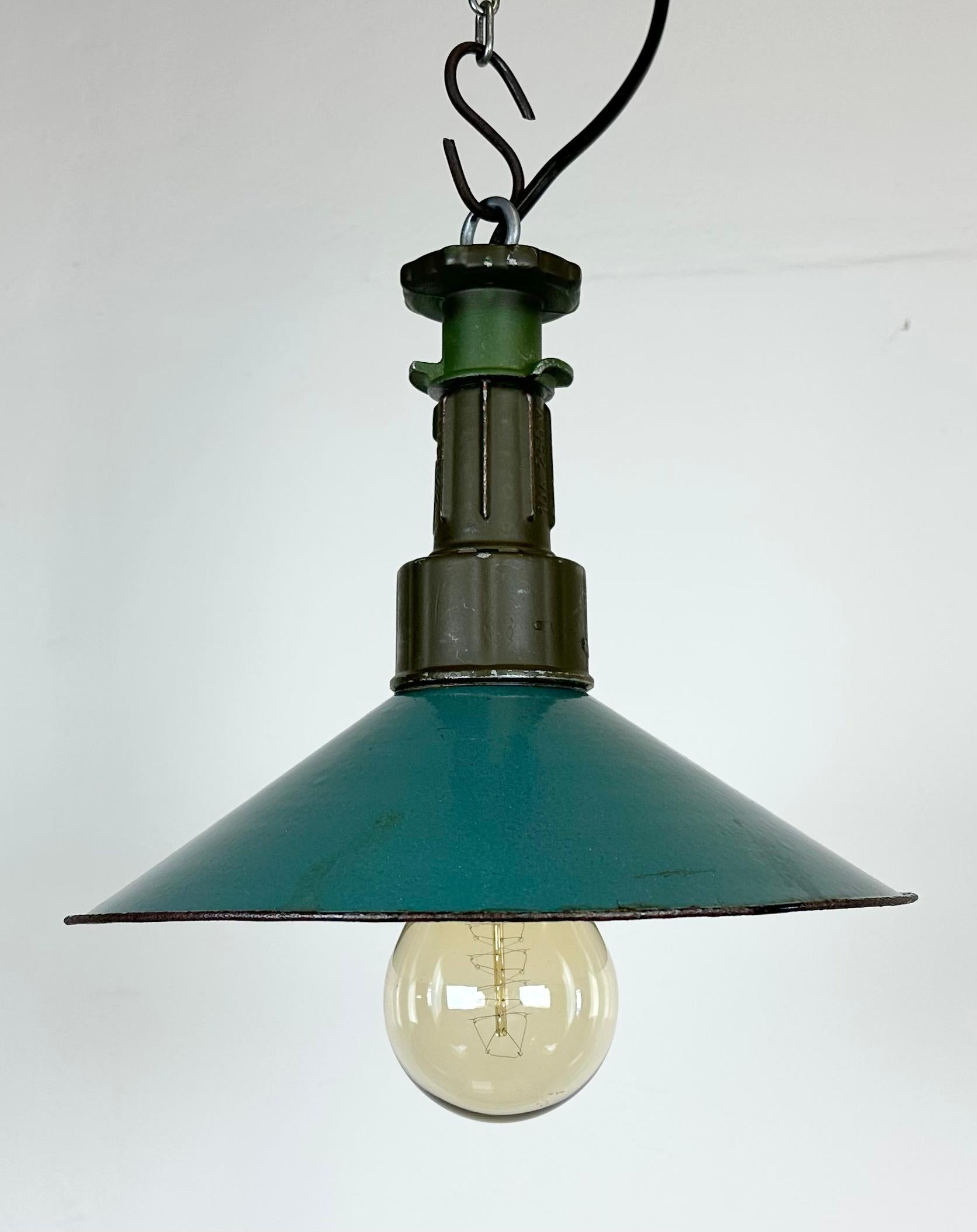 Polish Industrial Green Enamel Factory Pendant Lamp with Cast Aluminium Top, 1960s For Sale