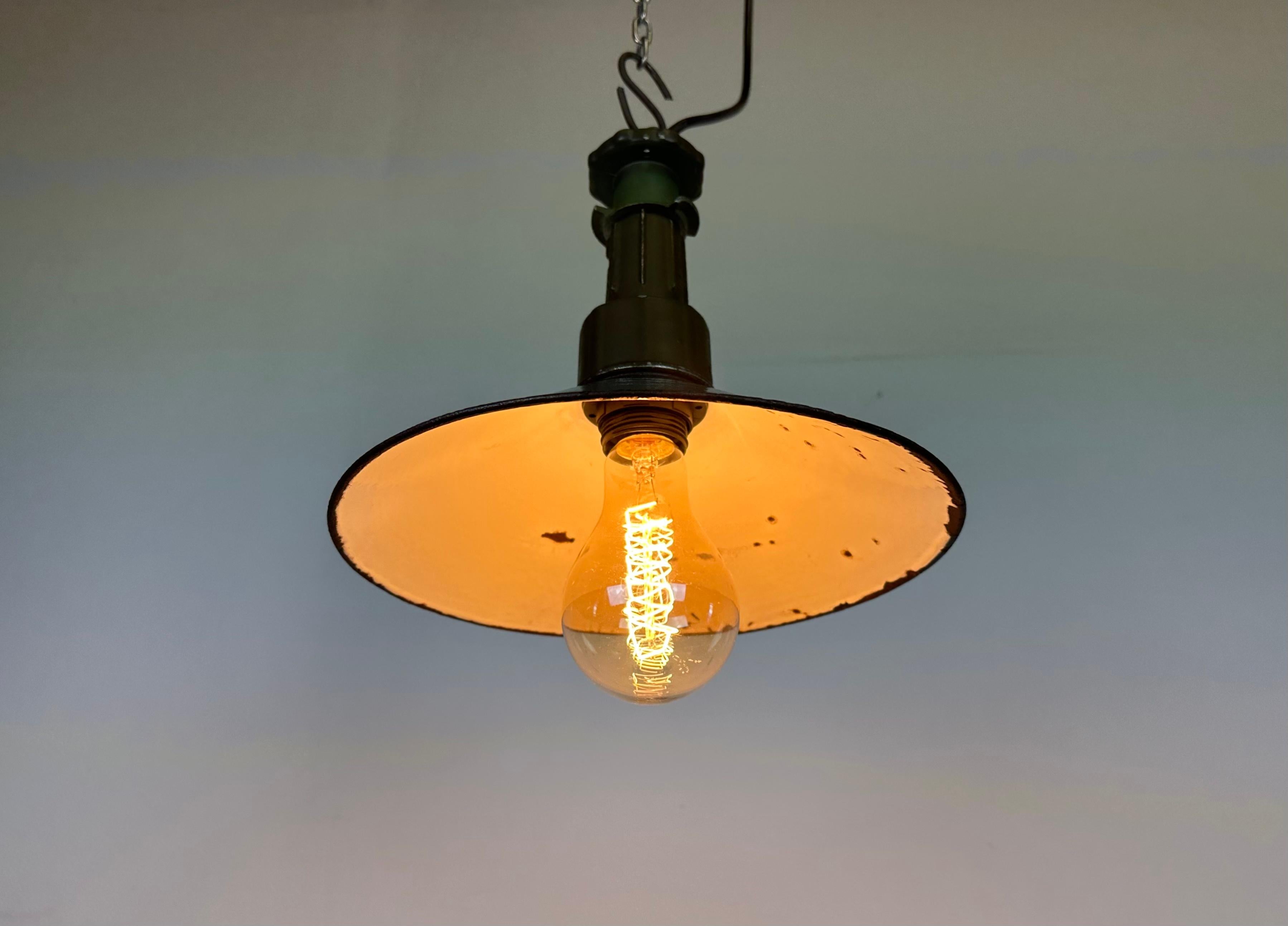 Industrial Green Enamel Factory Pendant Lamp with Cast Aluminium Top, 1960s For Sale 3