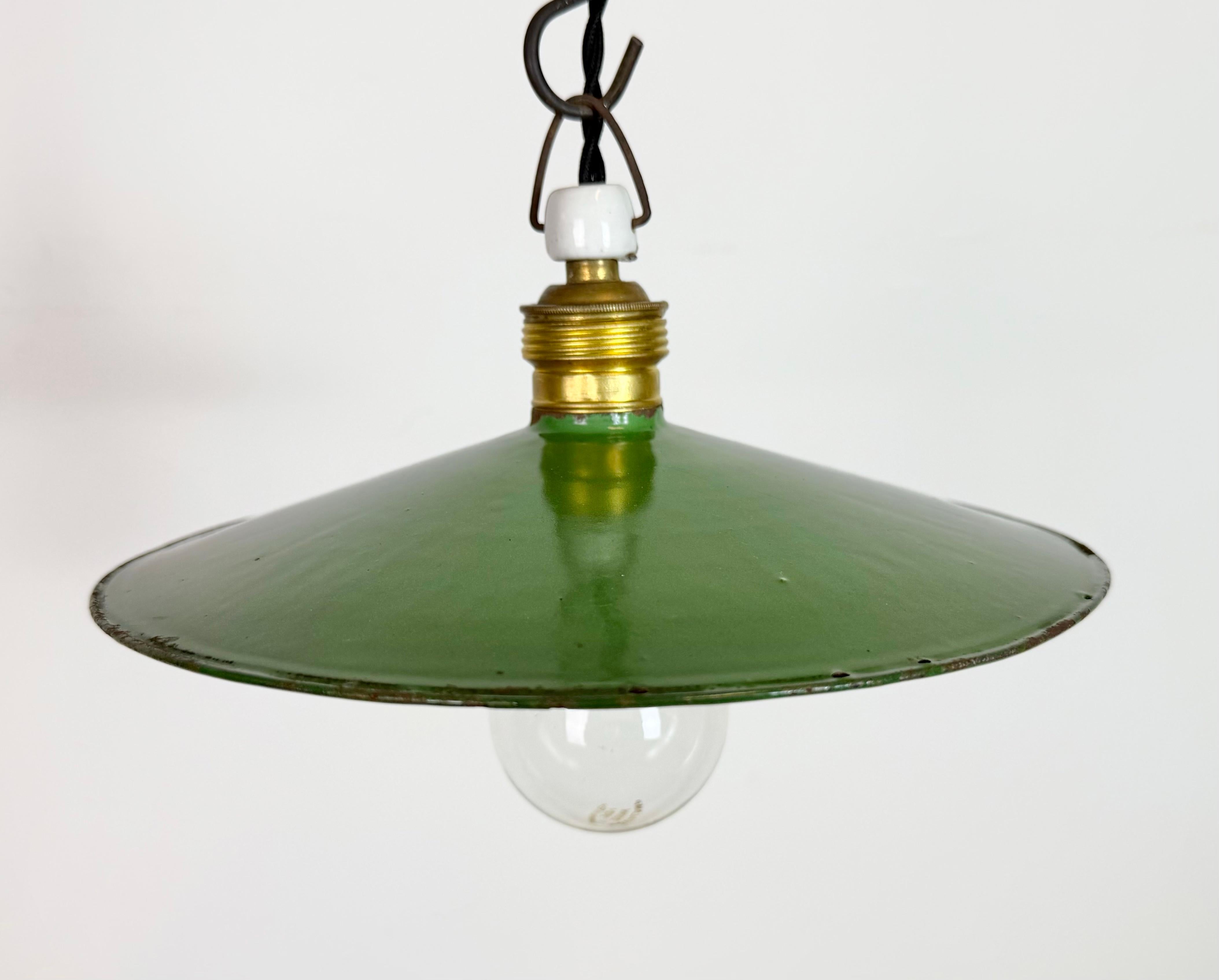 Industrial Green Enamel Light, 1930s For Sale 1