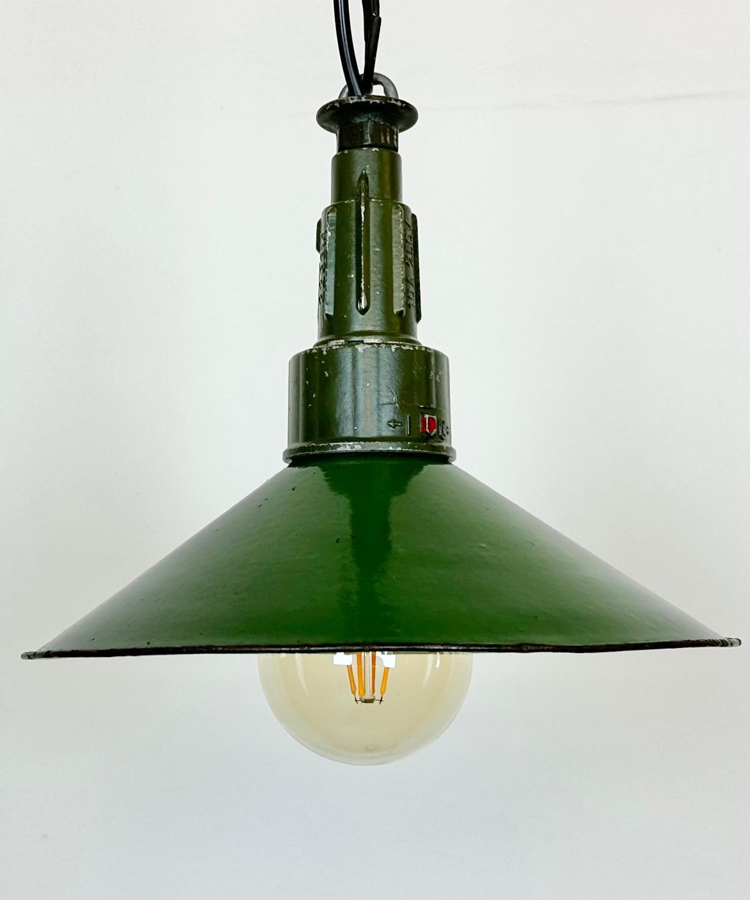Polish Industrial Green Enamel Military Pendant Lamp with Cast Aluminium Top, 1960s For Sale