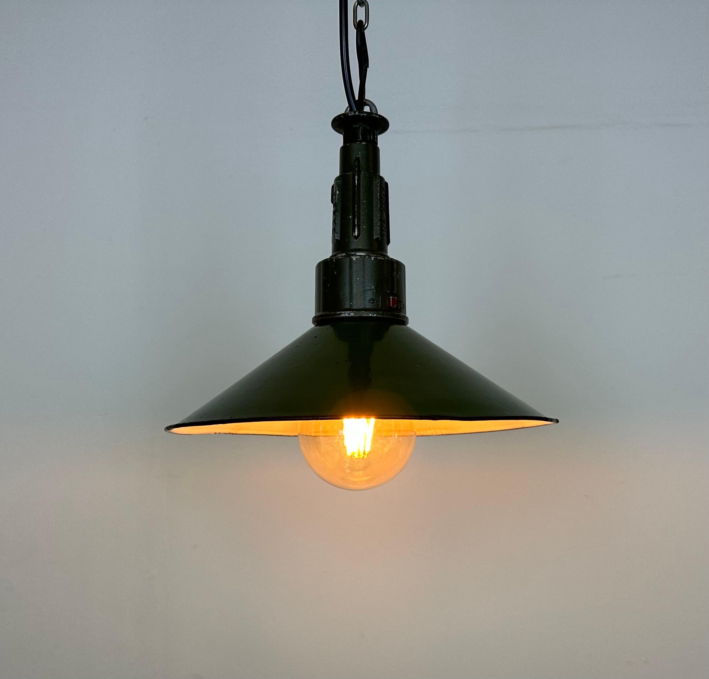 Industrial Green Enamel Military Pendant Lamp with Cast Aluminium Top, 1960s For Sale 3