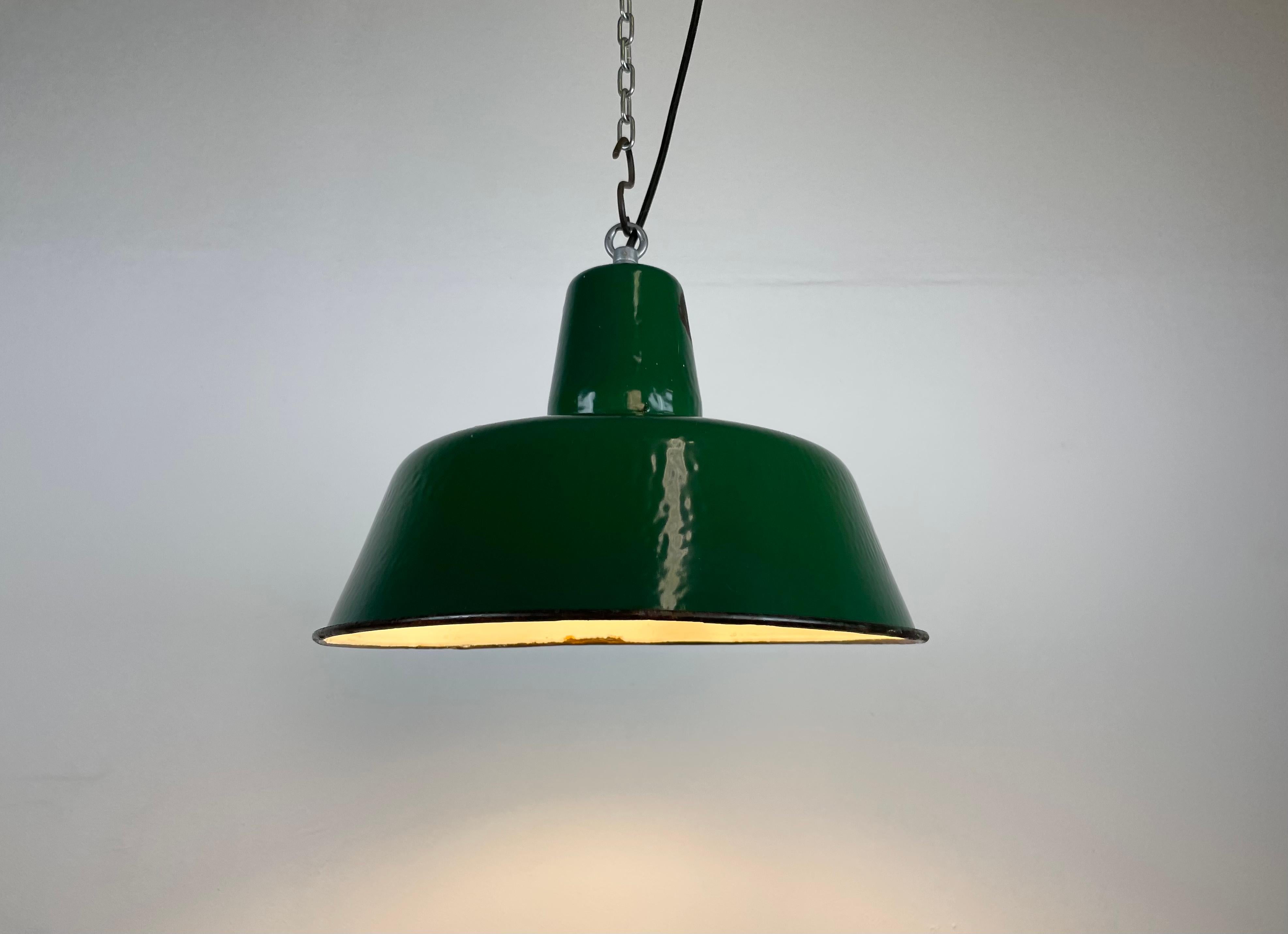 Industrial Green Enamel Pendant Lamp, 1960s For Sale 7