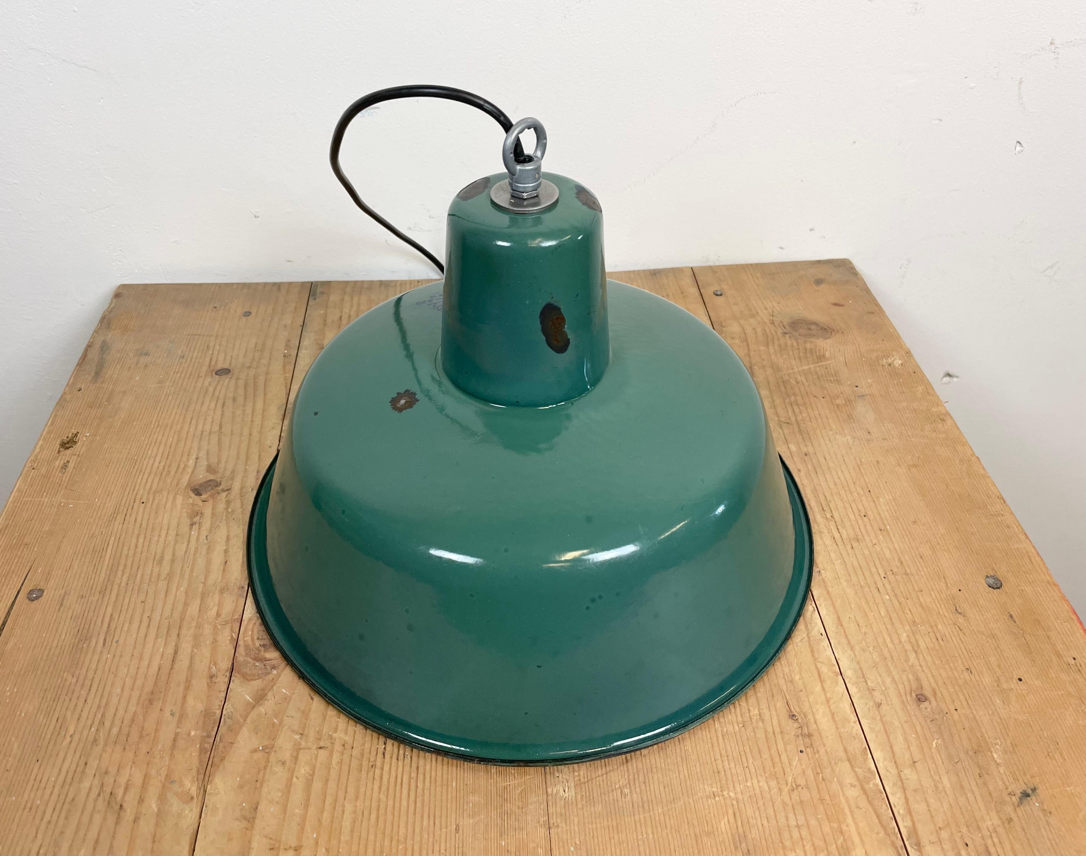 Industrial Green Enamel Pendant Lamp, 1960s For Sale 6