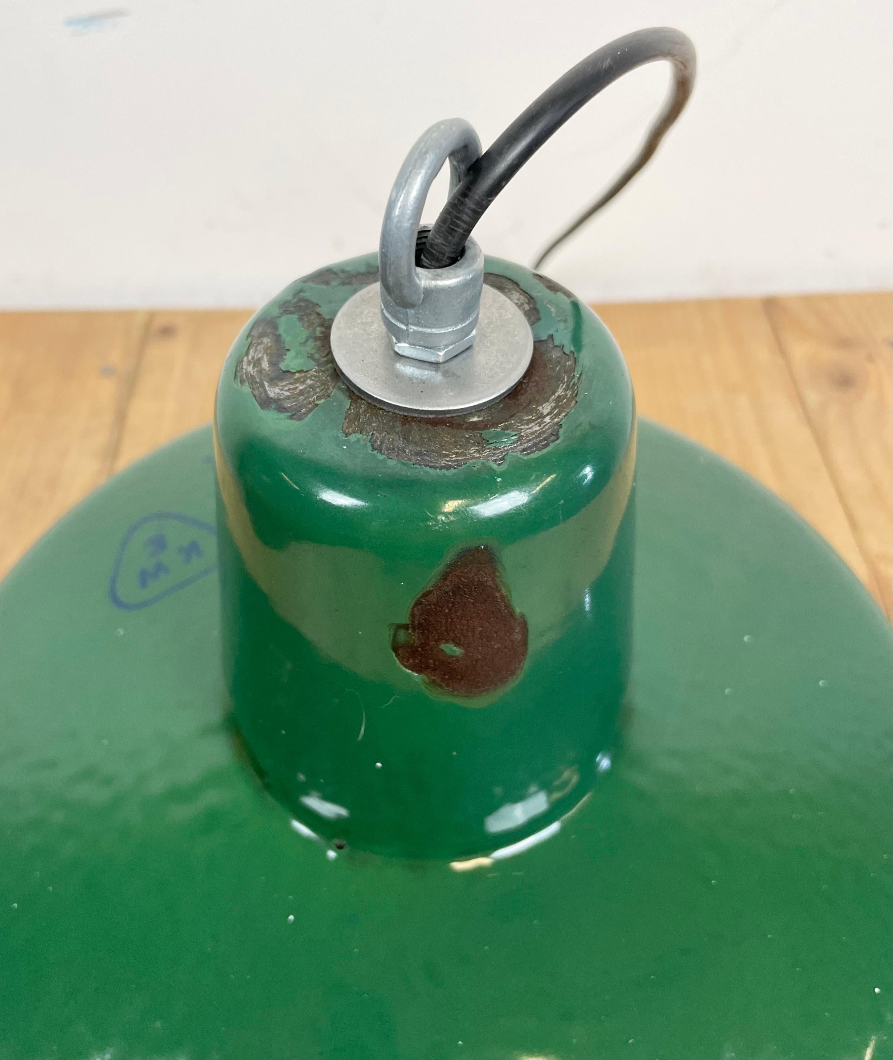 Industrielle grüne Emaille-Hängelampe, 1960er Jahre im Angebot 12