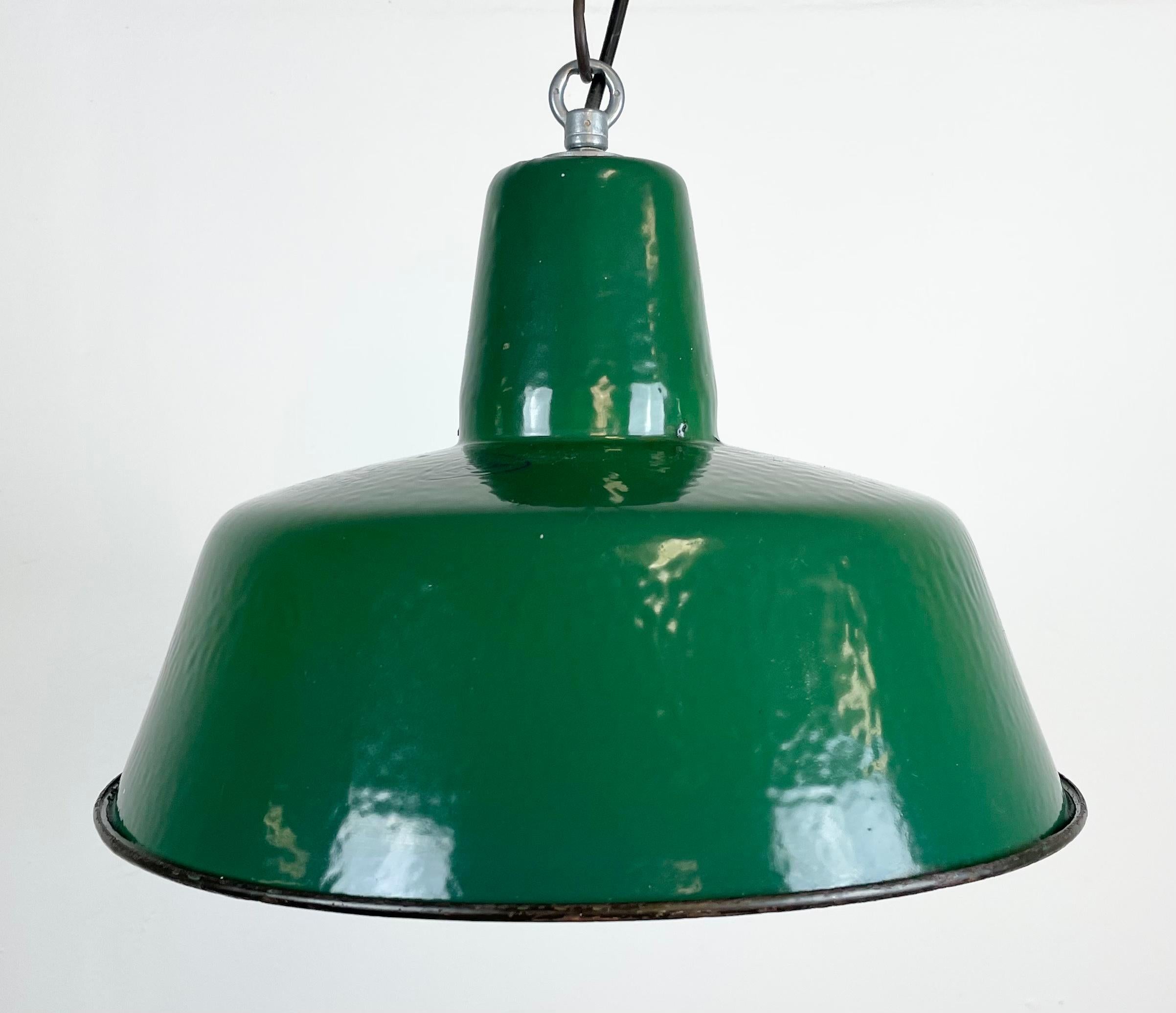 Industrial Green Enamel Pendant Lamp, 1960s In Good Condition For Sale In Kojetice, CZ