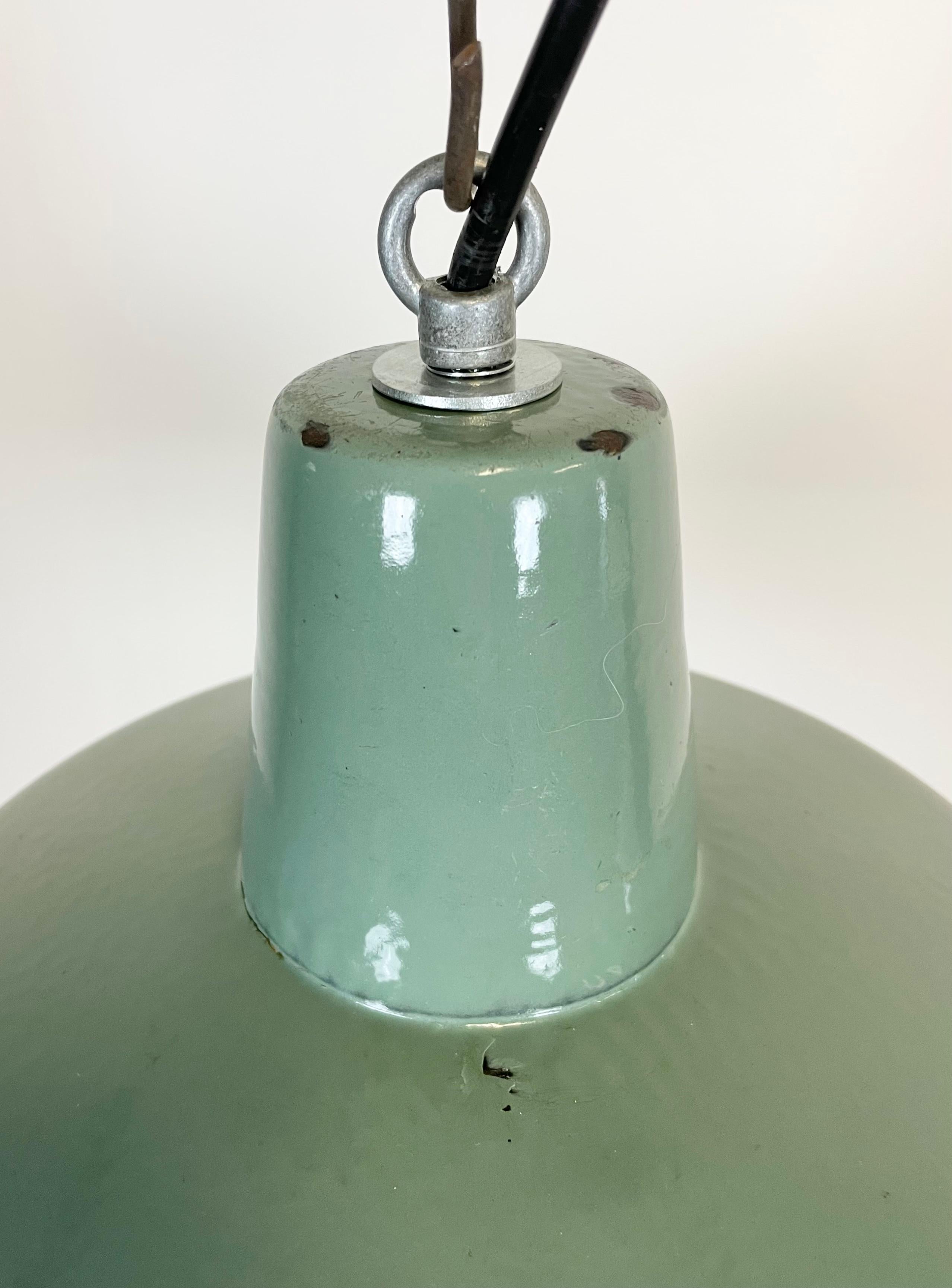 Mid-20th Century Industrial Green Enamel Pendant Lamp, 1960s