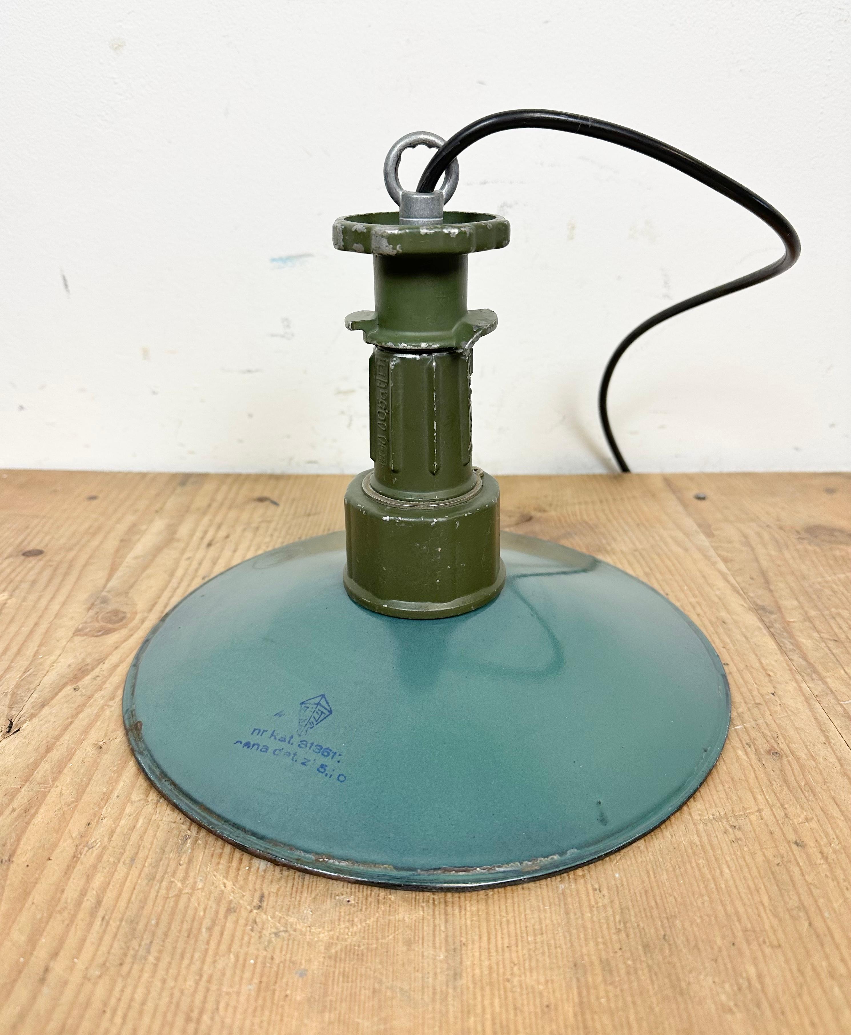 Industrial Green Enamel Pendant Lamp with Cast Aluminium Top, 1960 For Sale 5