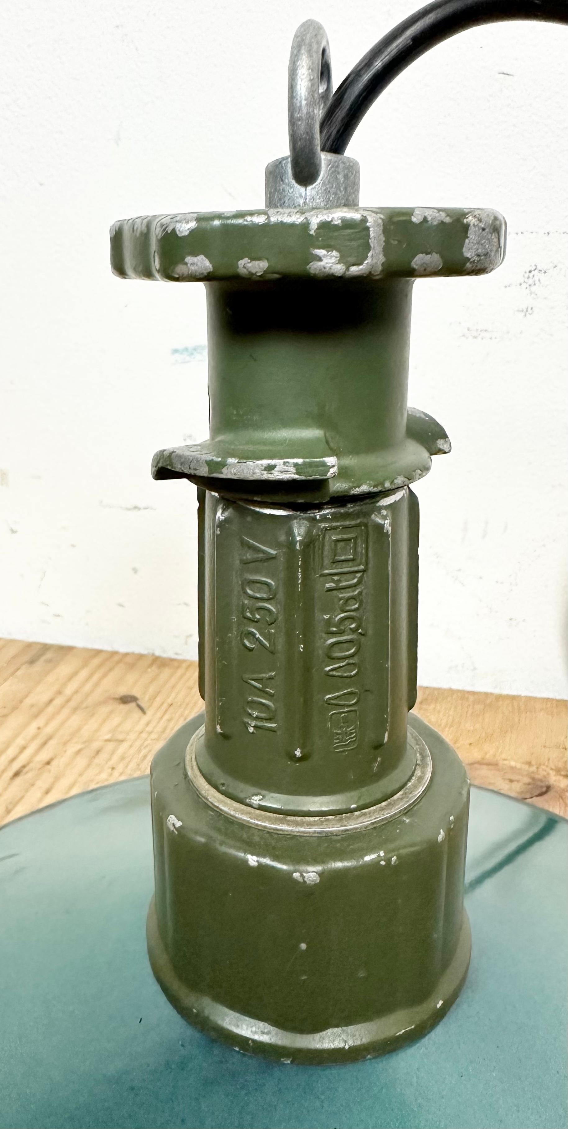 Industrial Green Enamel Pendant Lamp with Cast Aluminium Top, 1960 For Sale 8