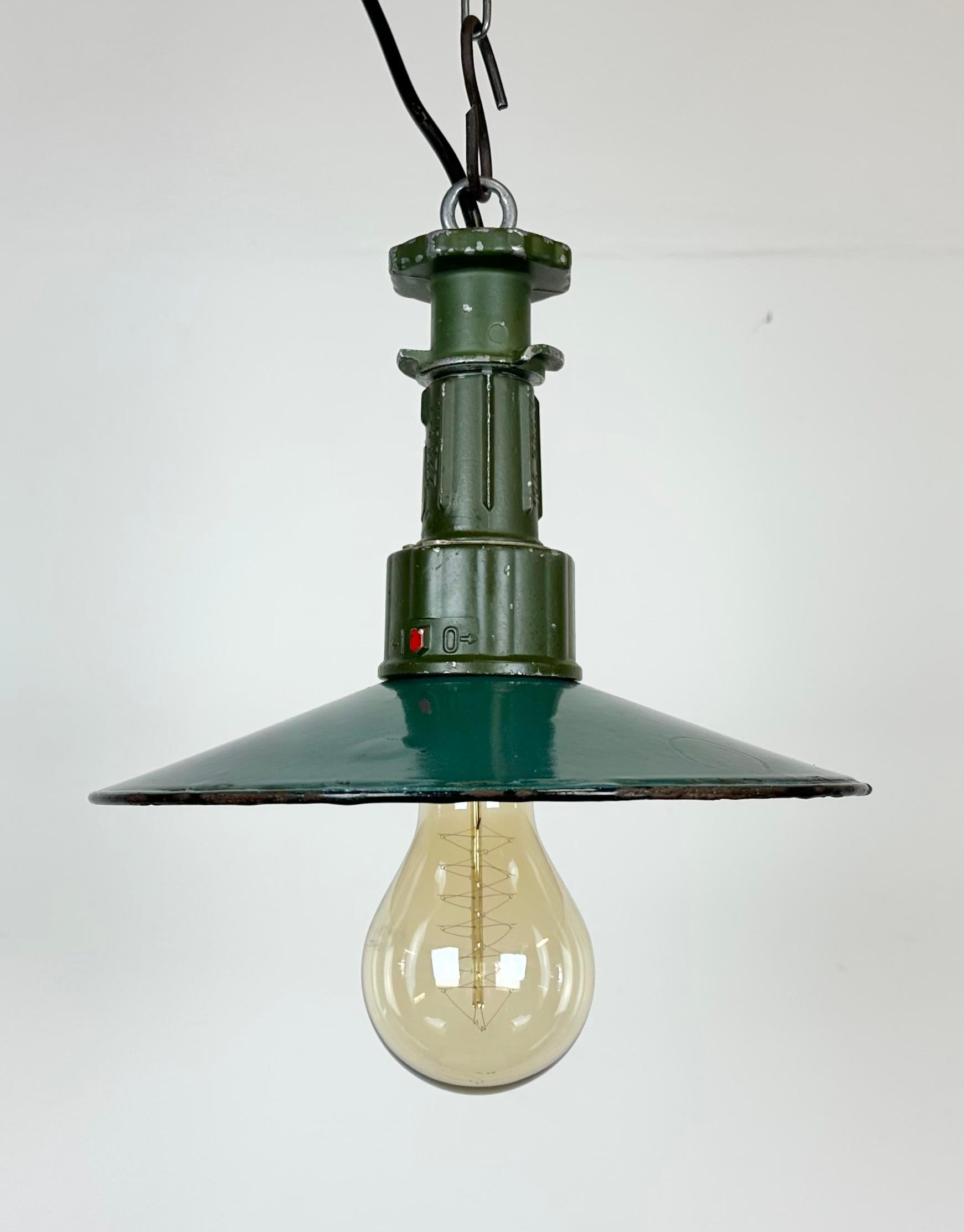 Polish Industrial Green Enamel Pendant Lamp with Cast Aluminium Top, 1960 For Sale
