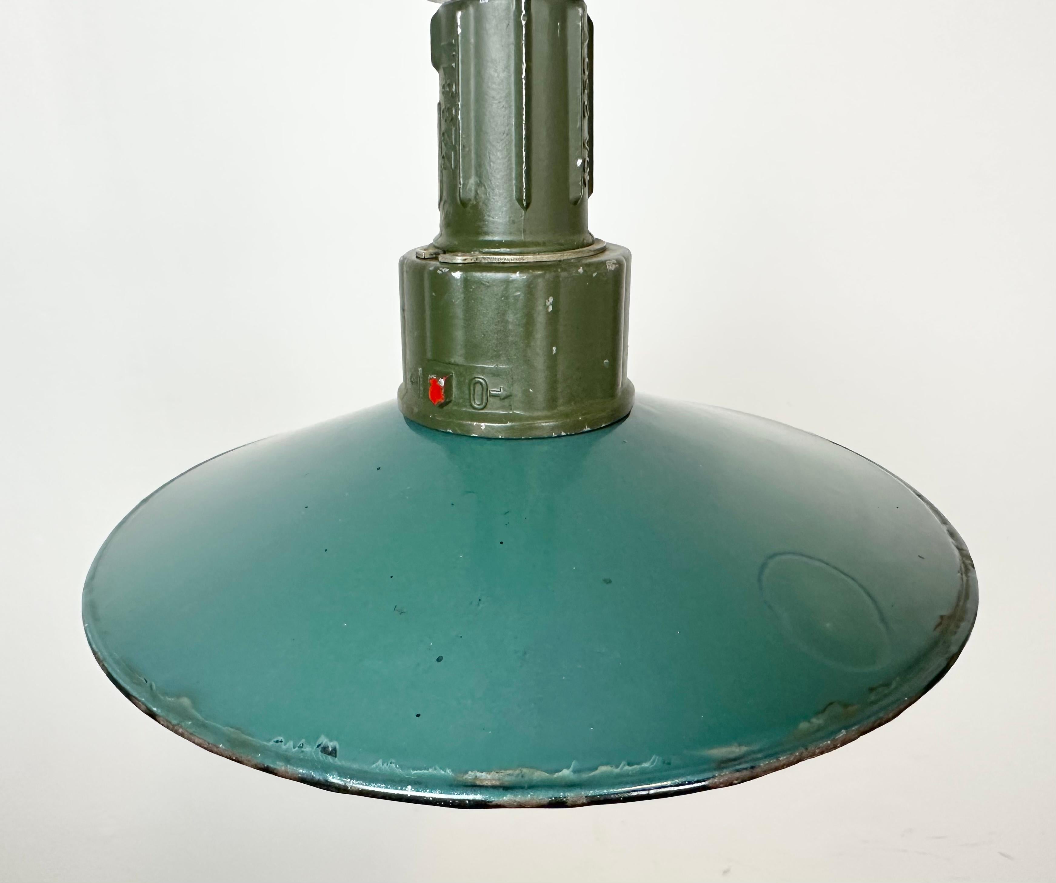 Industrial Green Enamel Pendant Lamp with Cast Aluminium Top, 1960 For Sale 3