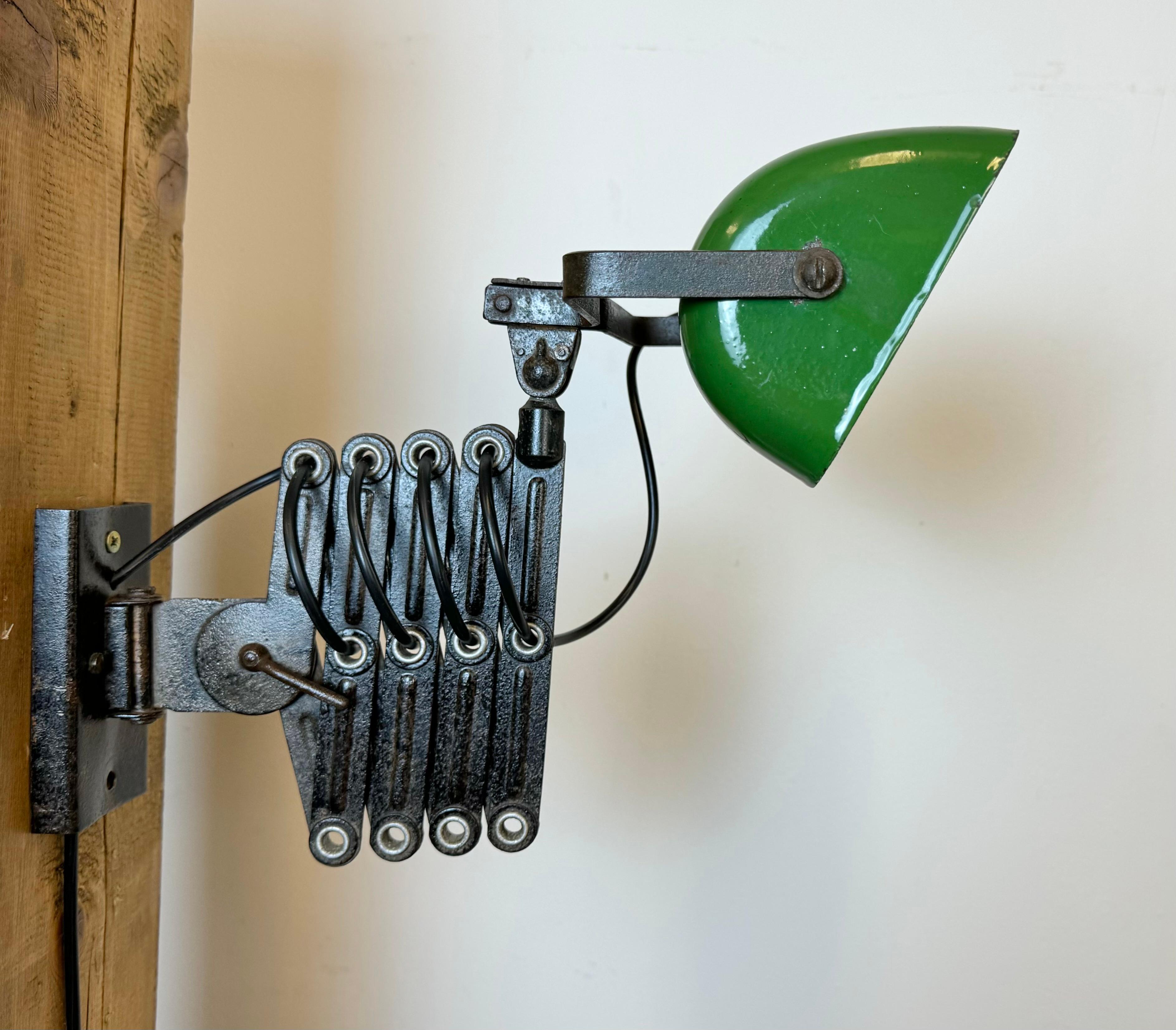 Industrial Green Enamel Scissor Wall Lamp, 1950s 10