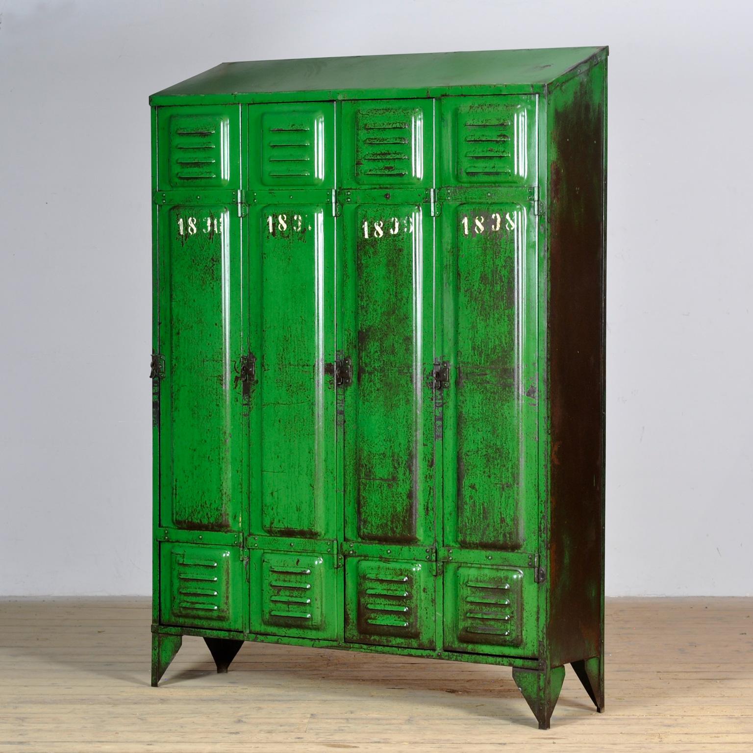 Industrial green locker, 1950s In Fair Condition For Sale In Amsterdam, Noord Holland