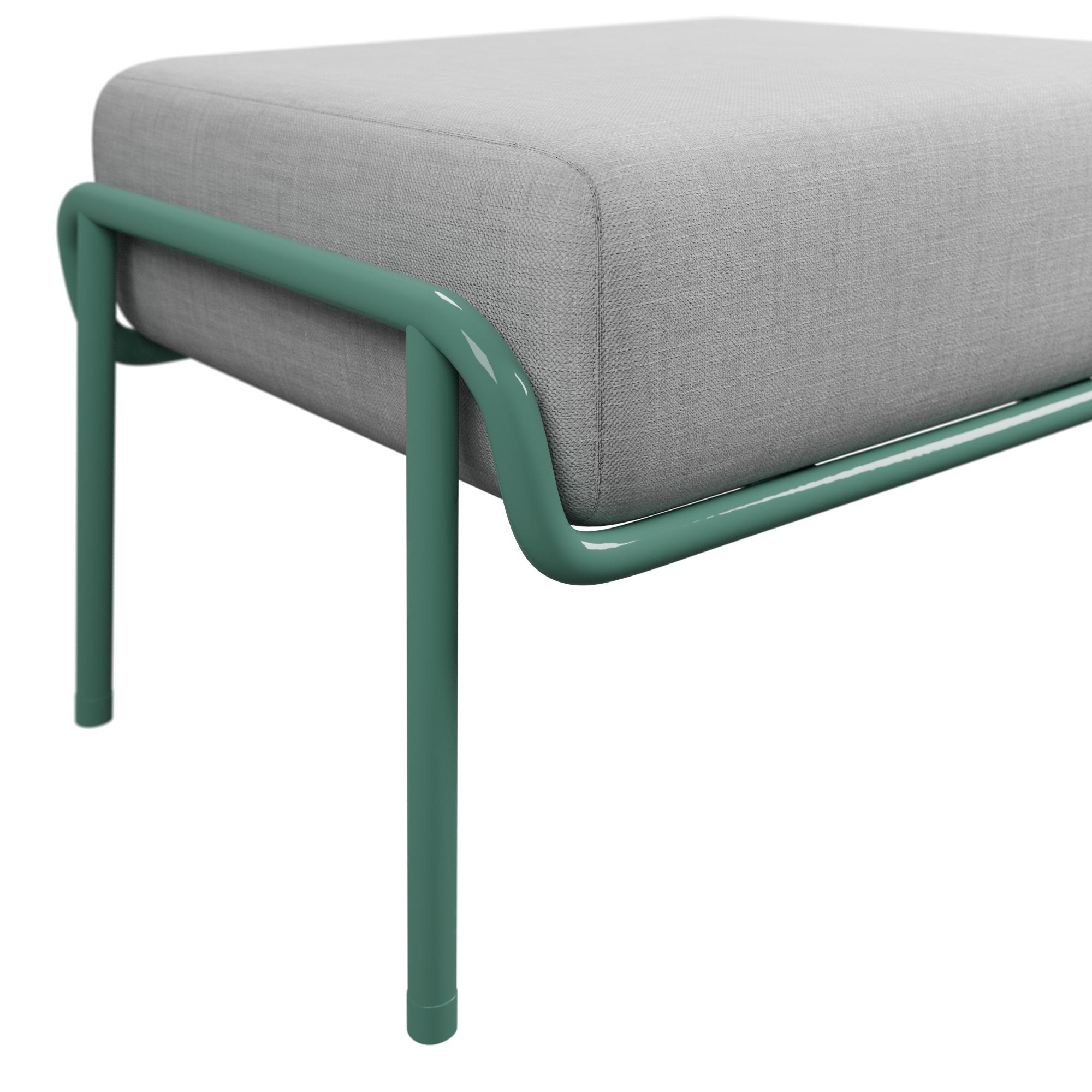 Portoghese Pouf industriale con finitura verde mare DUV in tessuto crema realizzato a mano da Fabrice in vendita