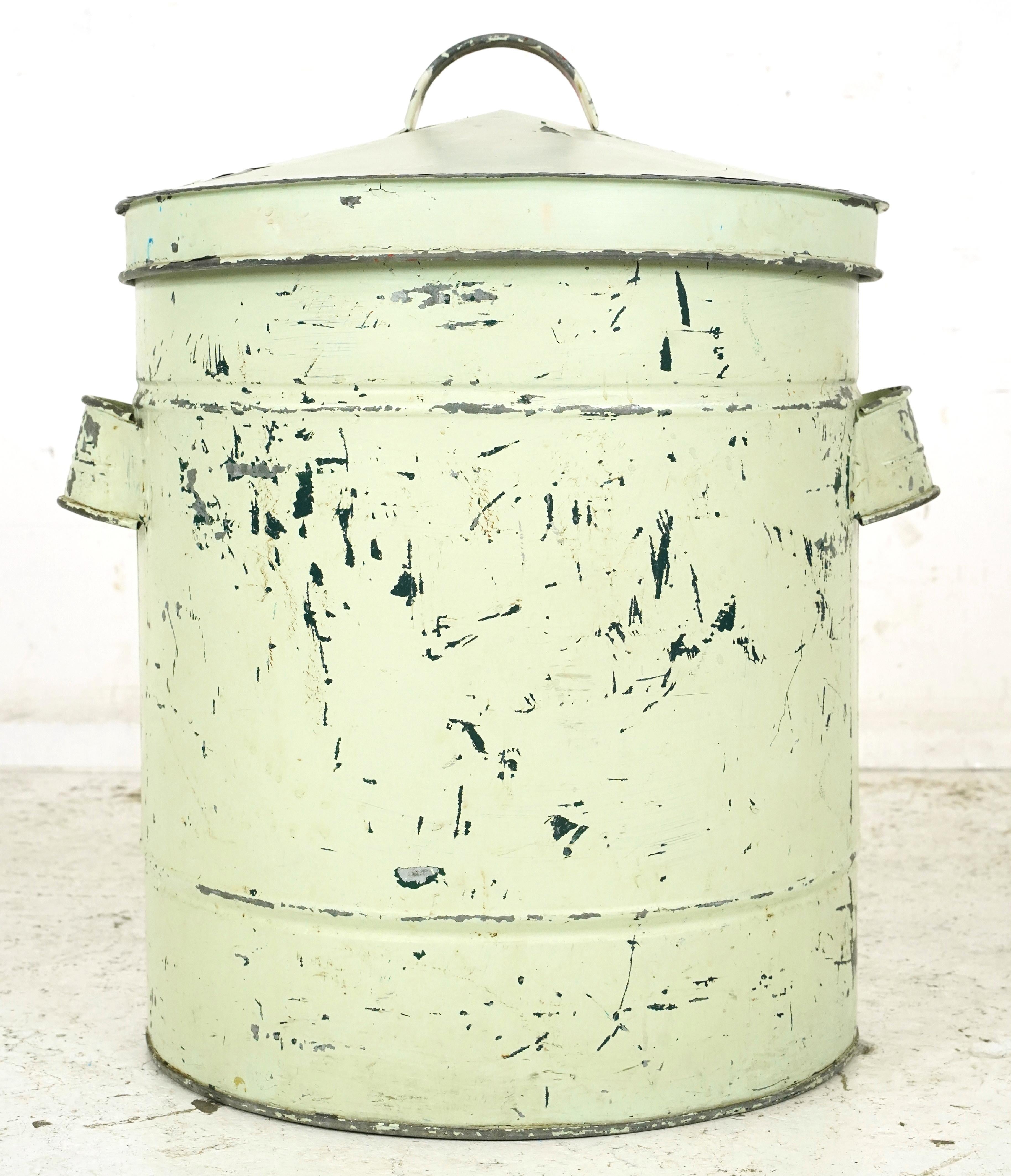 Can industriale Greene & Greene in acciaio con coperchio in vendita 5