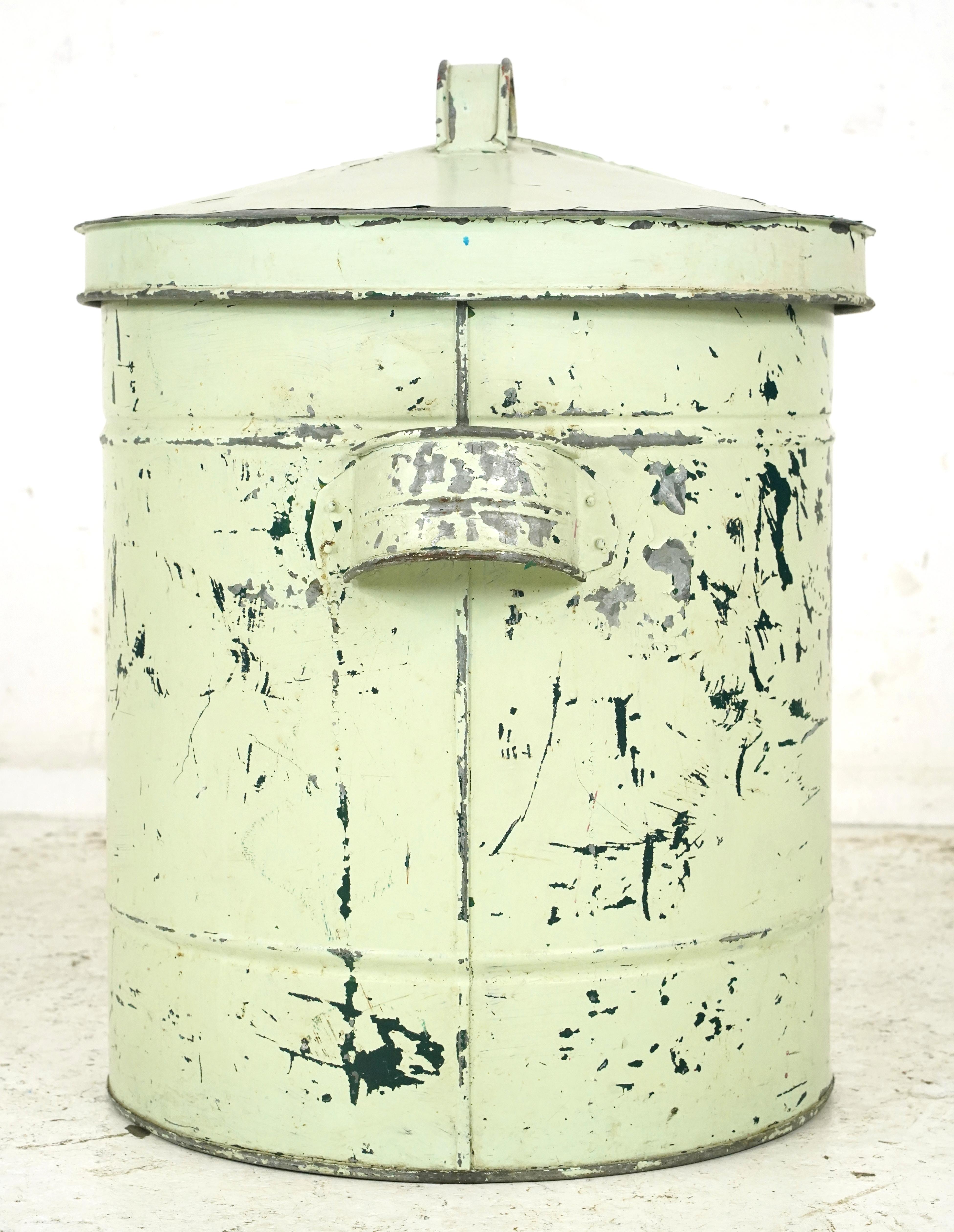 Can industriale Greene & Greene in acciaio con coperchio in vendita 2