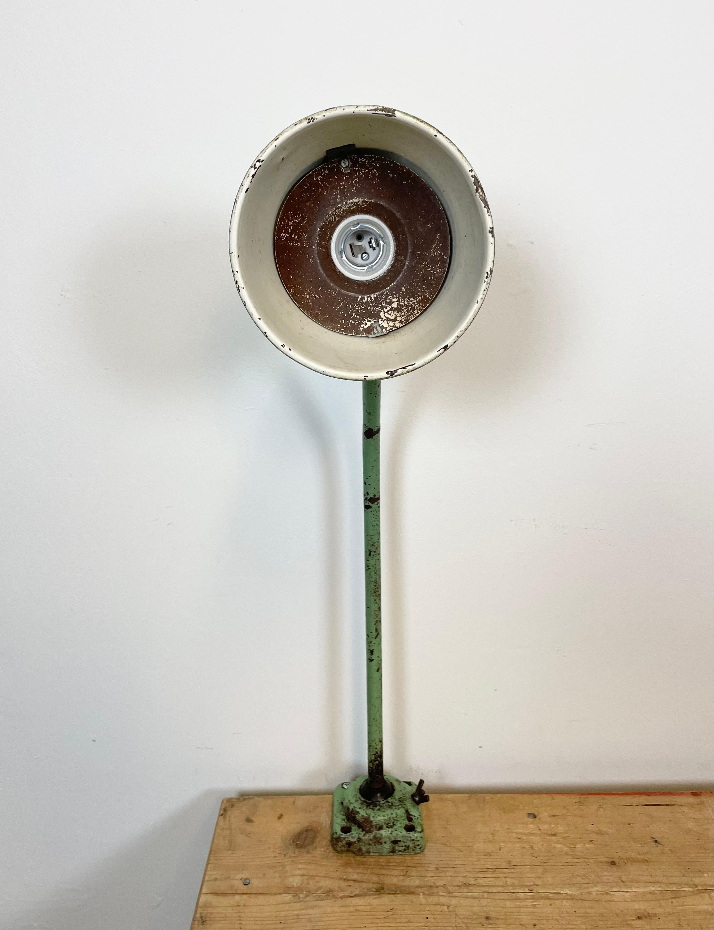 Lampe de bureau verte industrielle, années 1960 en vente 4