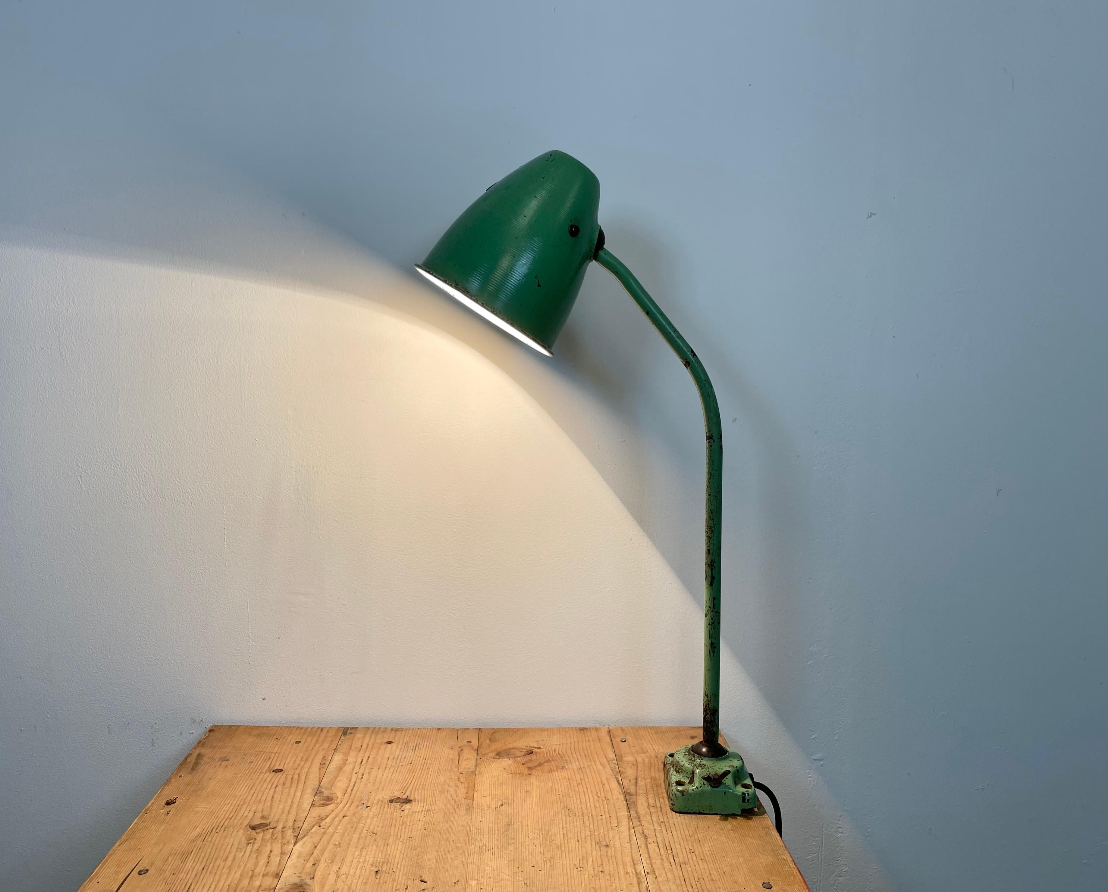 Lampe de bureau verte industrielle, années 1960 en vente 7