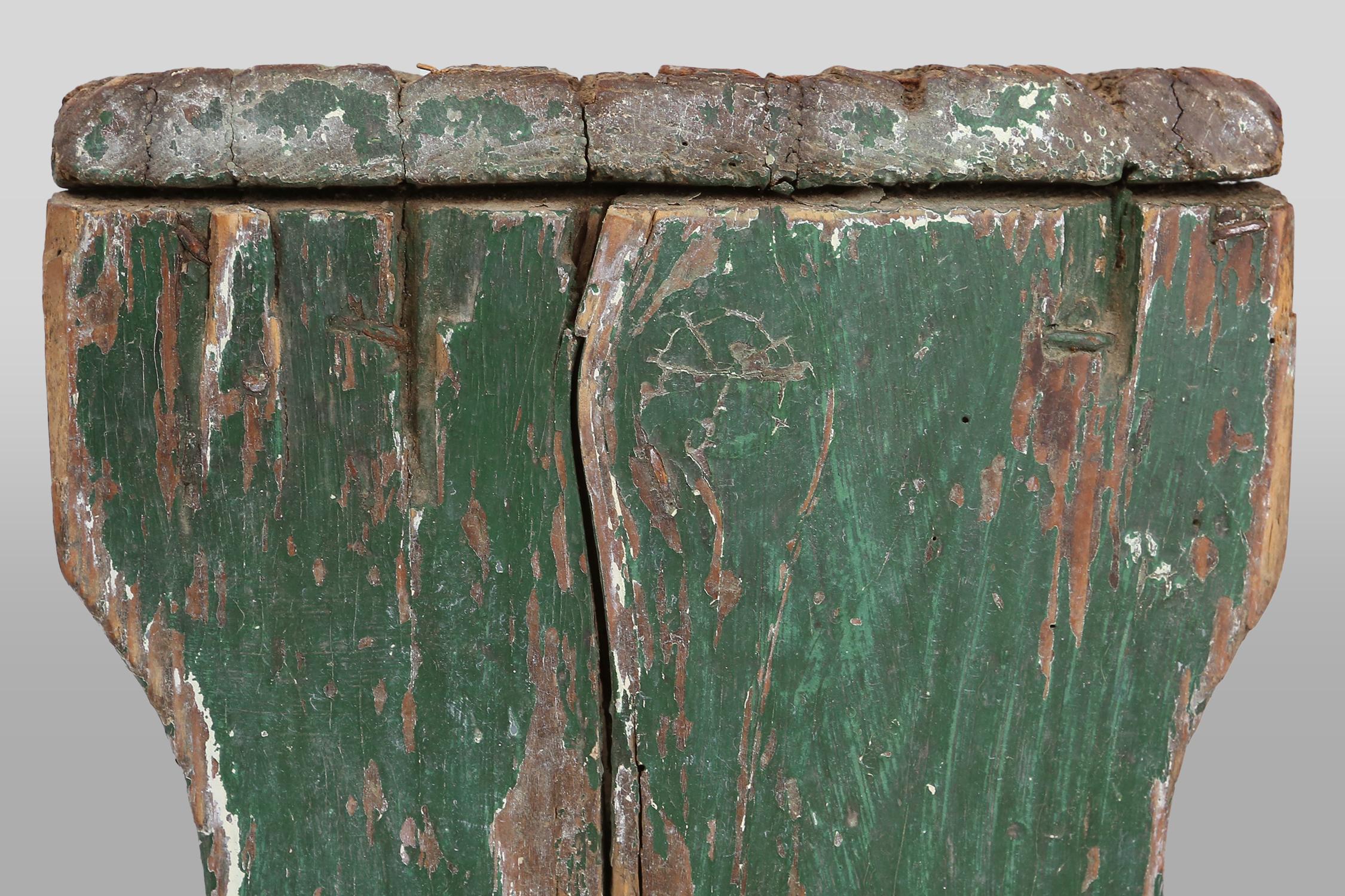 Industrial green wooden stool with nice patina, France 1900 For Sale 2