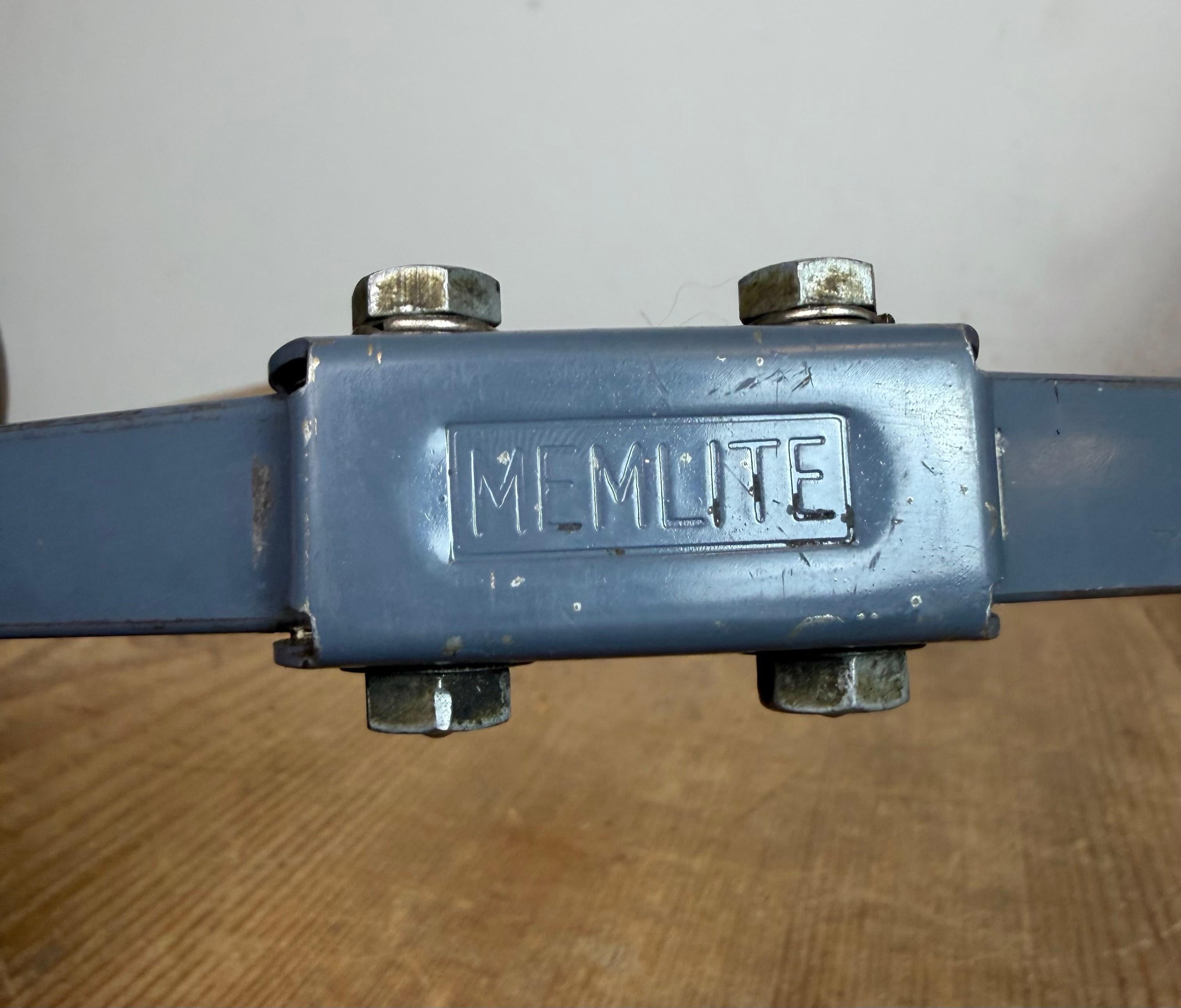 Lampada da parete regolabile grigio industriale di Memlite, anni '60 in vendita 13