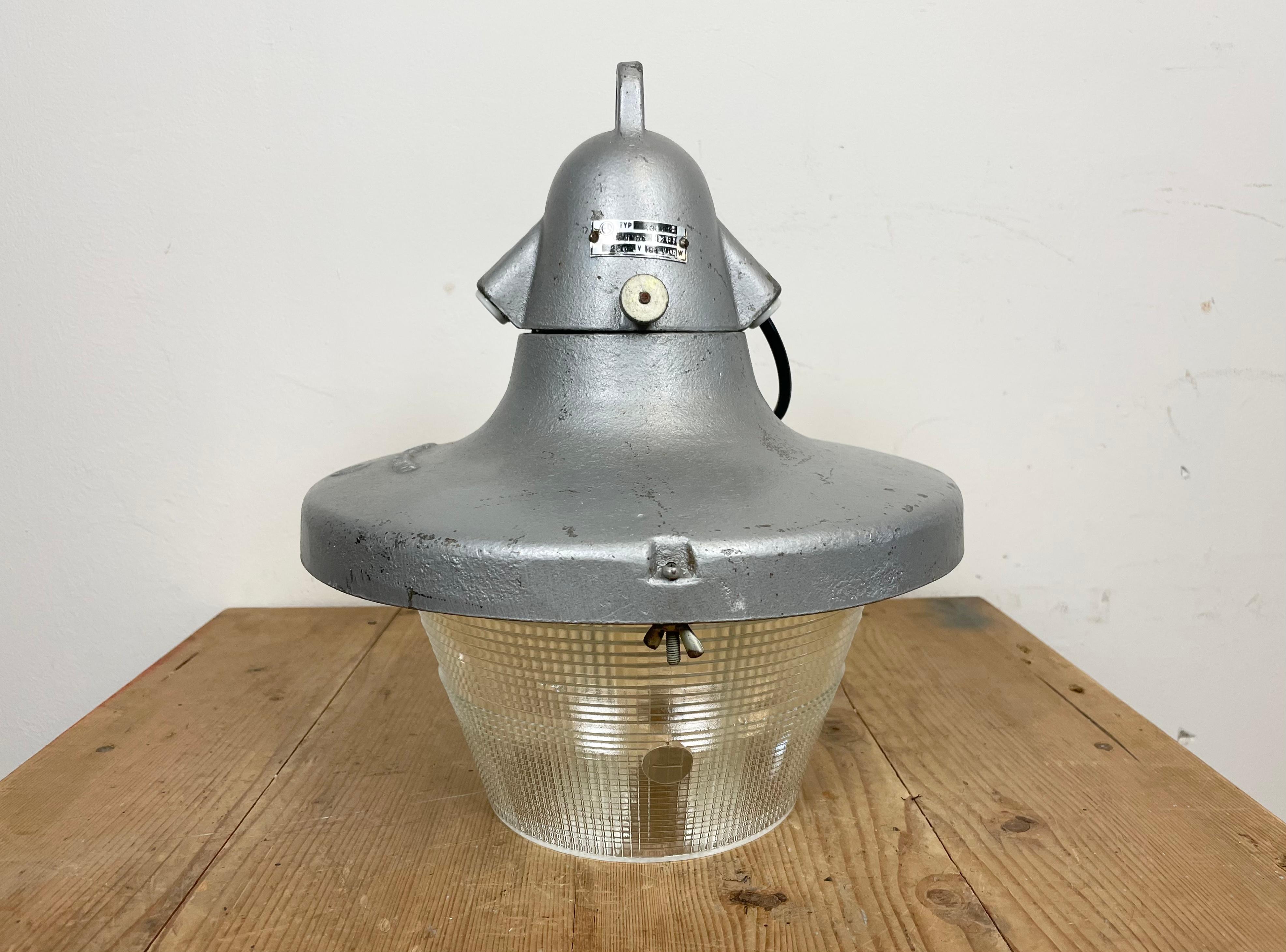 Industrial Silver Cast Aluminium Light with Striped Glass, 1950s For Sale 6