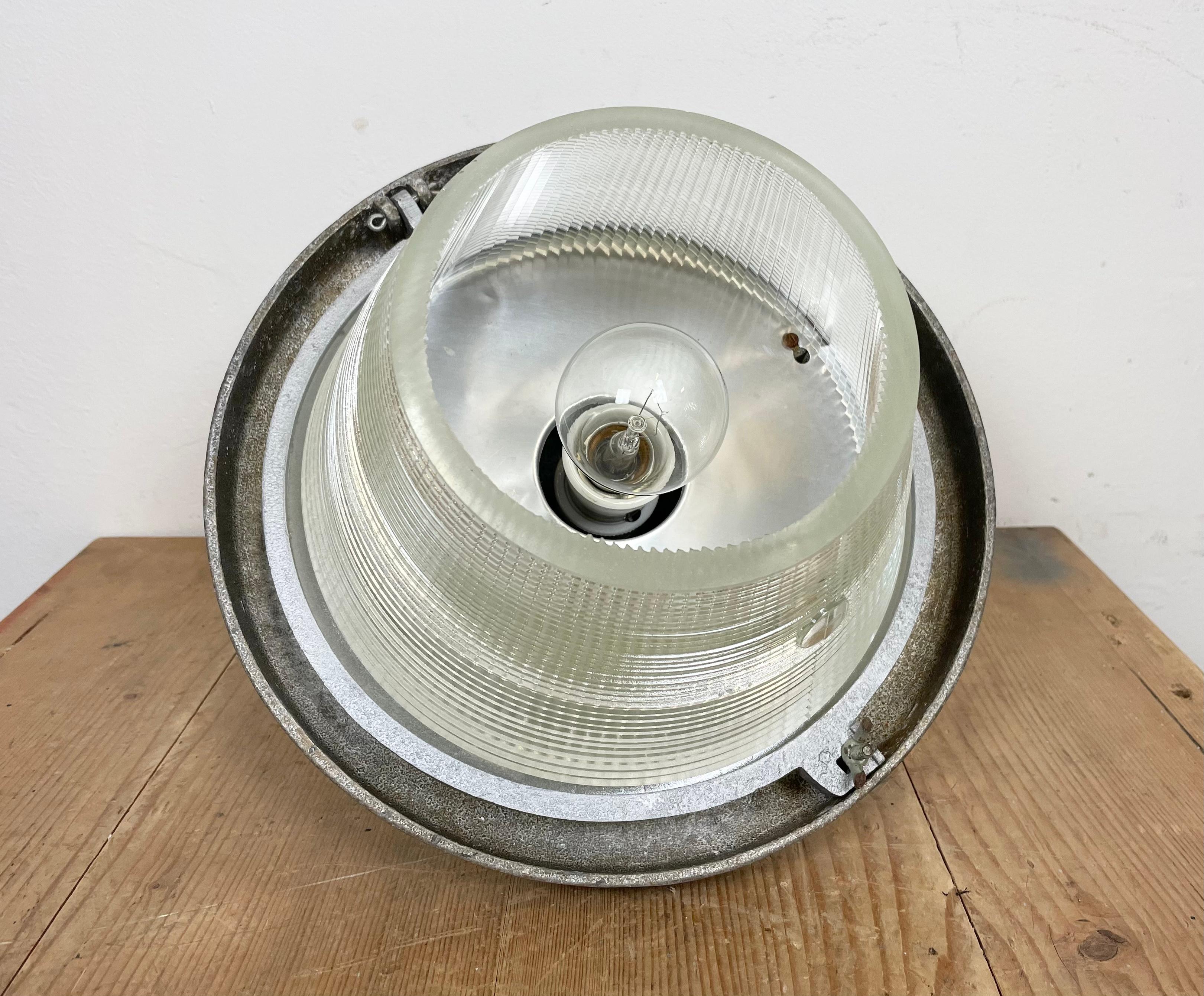 Industrial Silver Cast Aluminium Light with Striped Glass, 1950s For Sale 11