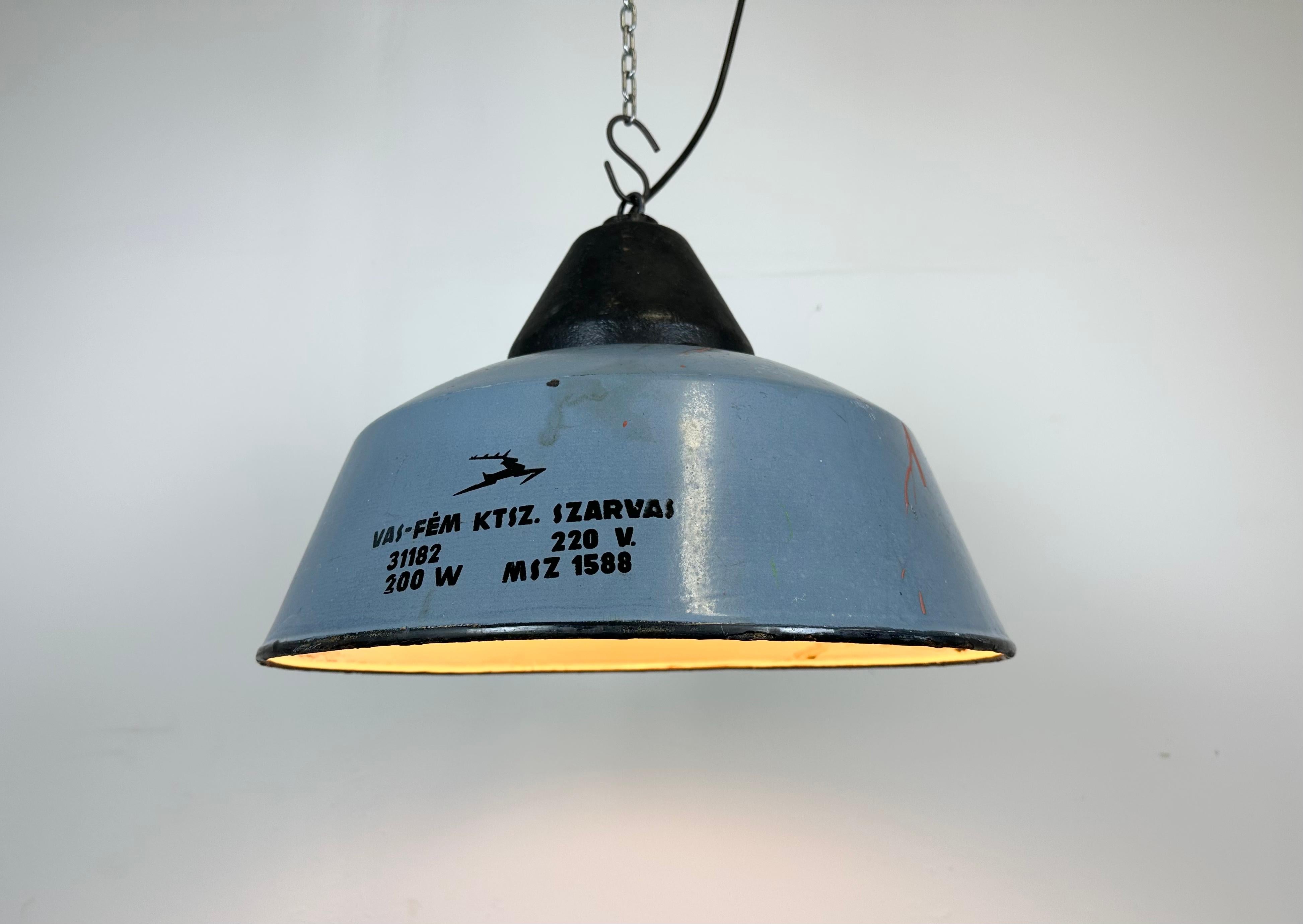 Industrial Grey Enamel and Cast Iron Pendant Light, 1960s For Sale 5