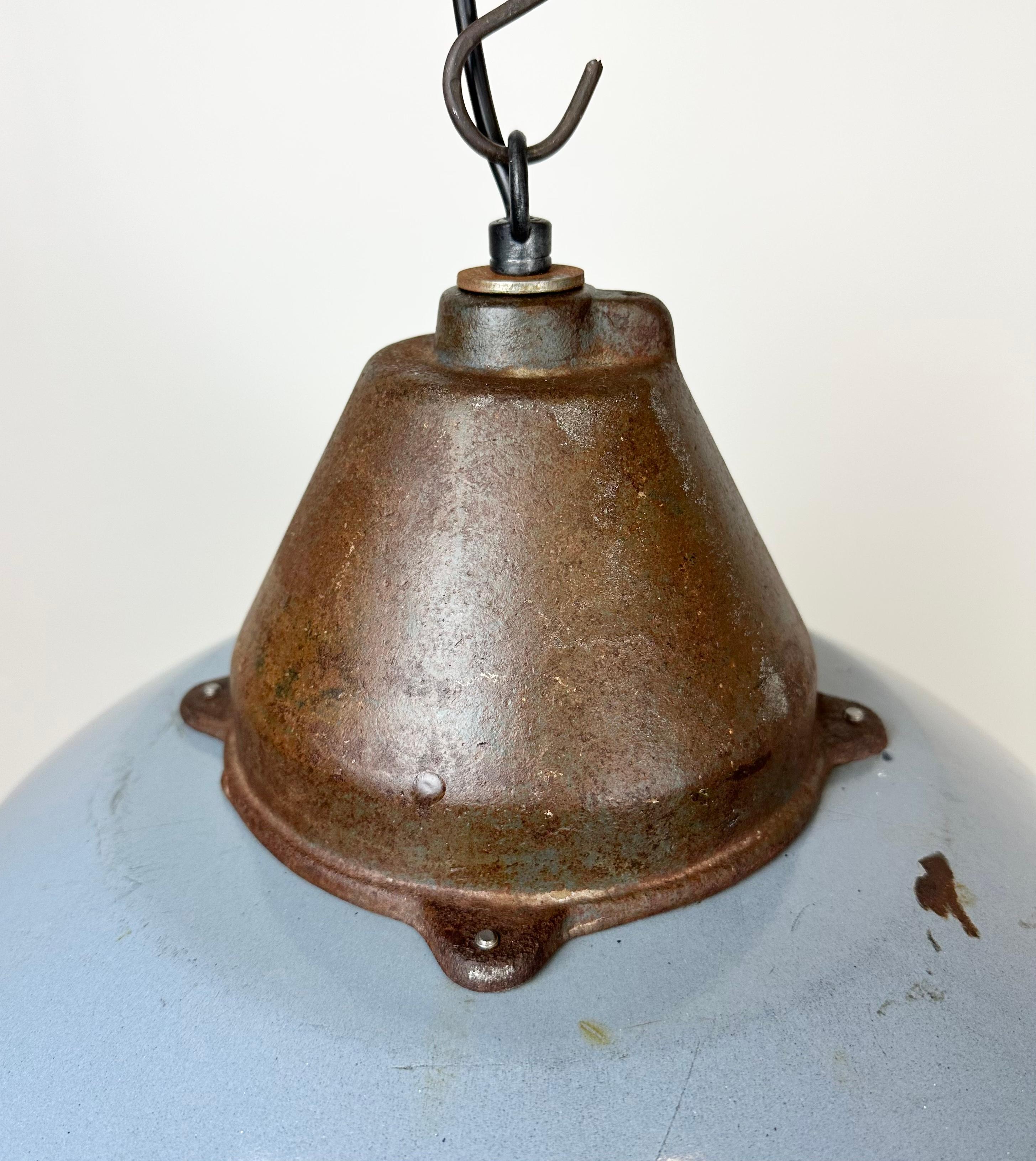 Industrial Grey Enamel and Cast Iron Pendant Light, 1960s For Sale 5