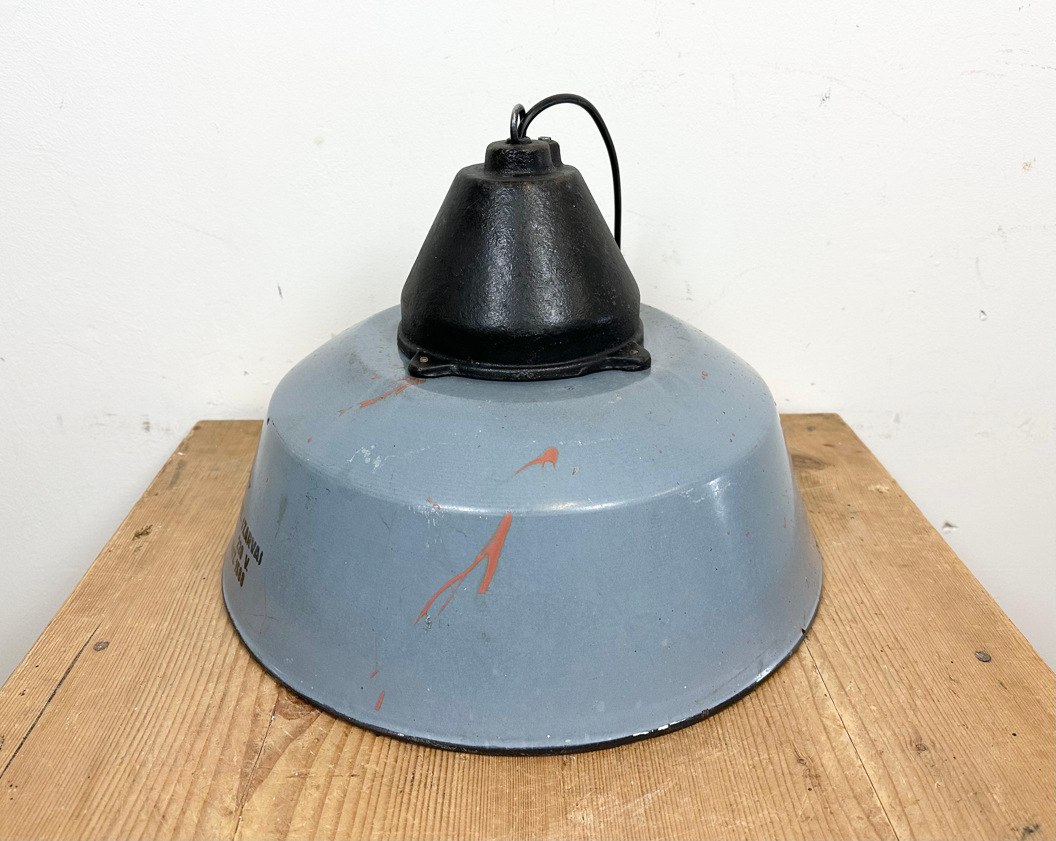 Industrial Grey Enamel and Cast Iron Pendant Light, 1960s For Sale 7