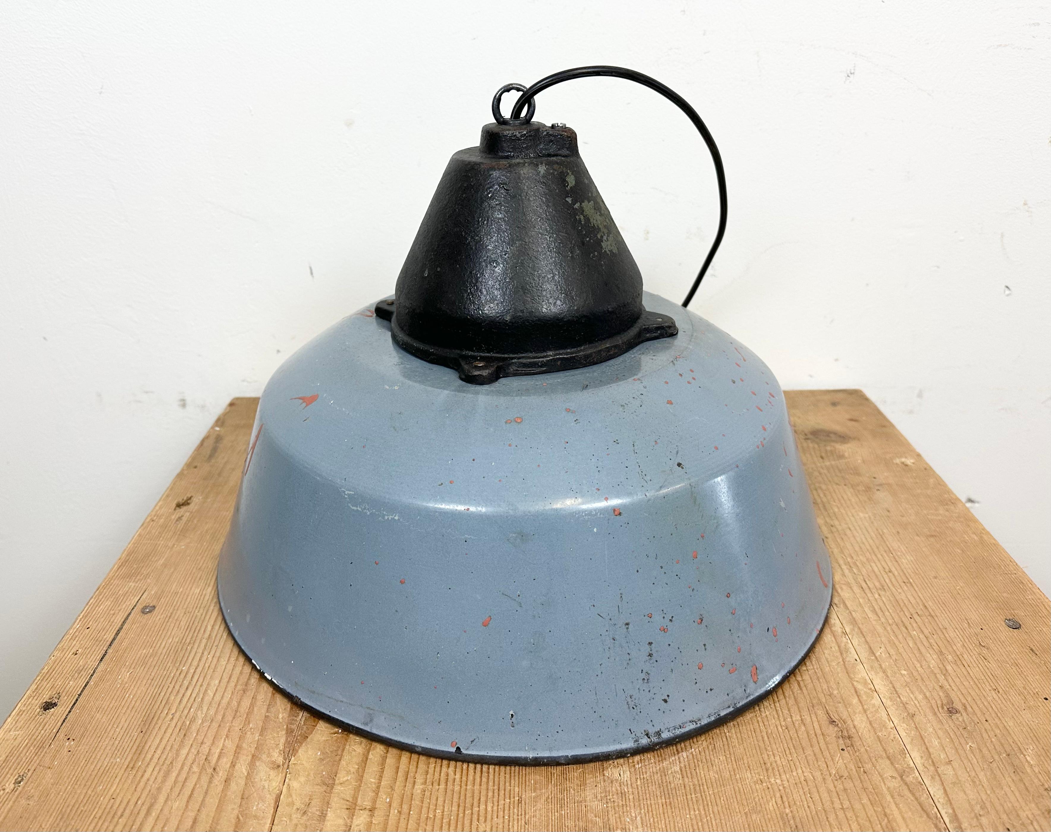 Industrial Grey Enamel and Cast Iron Pendant Light, 1960s For Sale 8