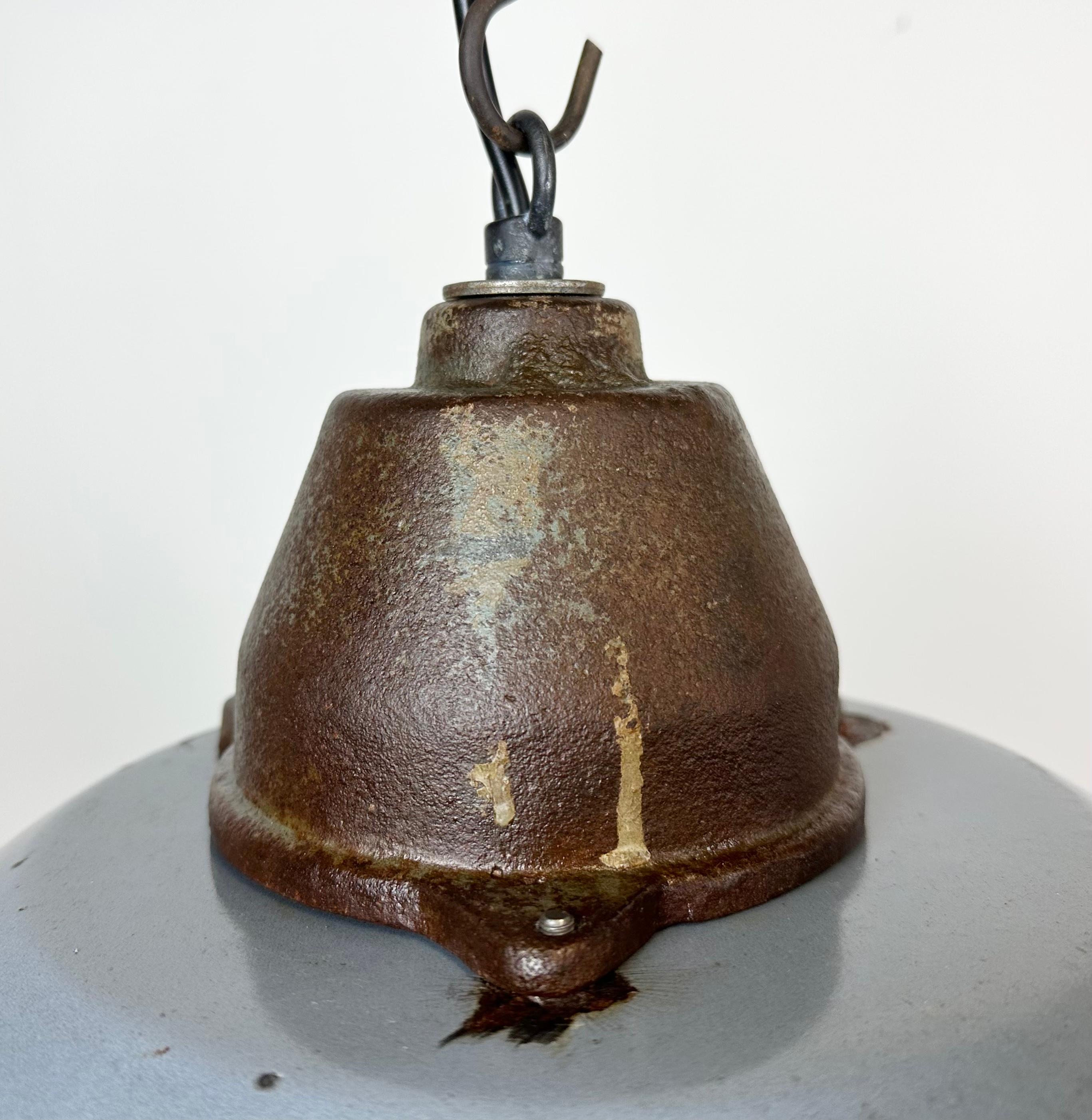 Industrial Grey Enamel and Cast Iron Pendant Light, 1960s In Good Condition In Kojetice, CZ