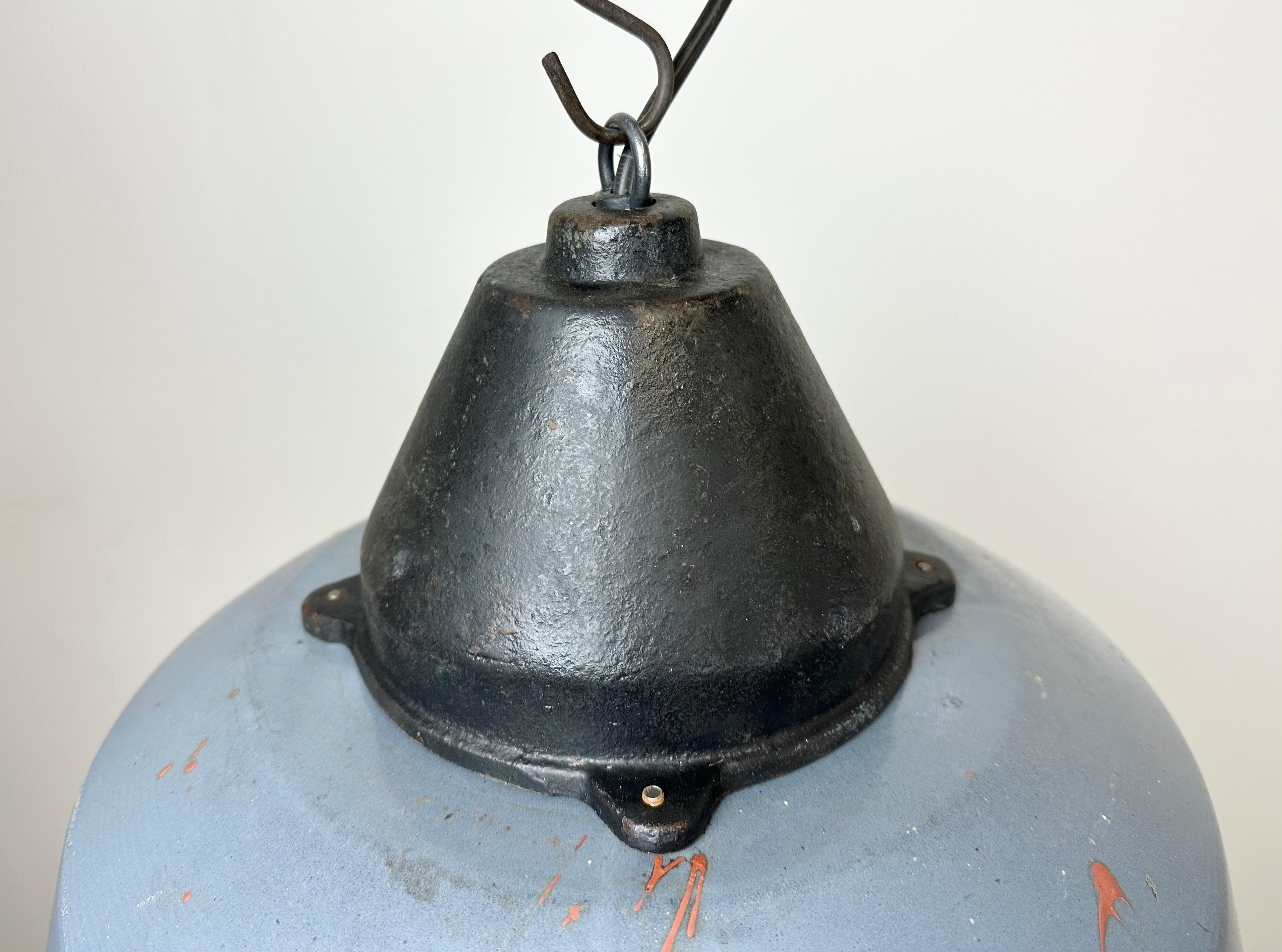 Mid-20th Century Industrial Grey Enamel and Cast Iron Pendant Light, 1960s For Sale